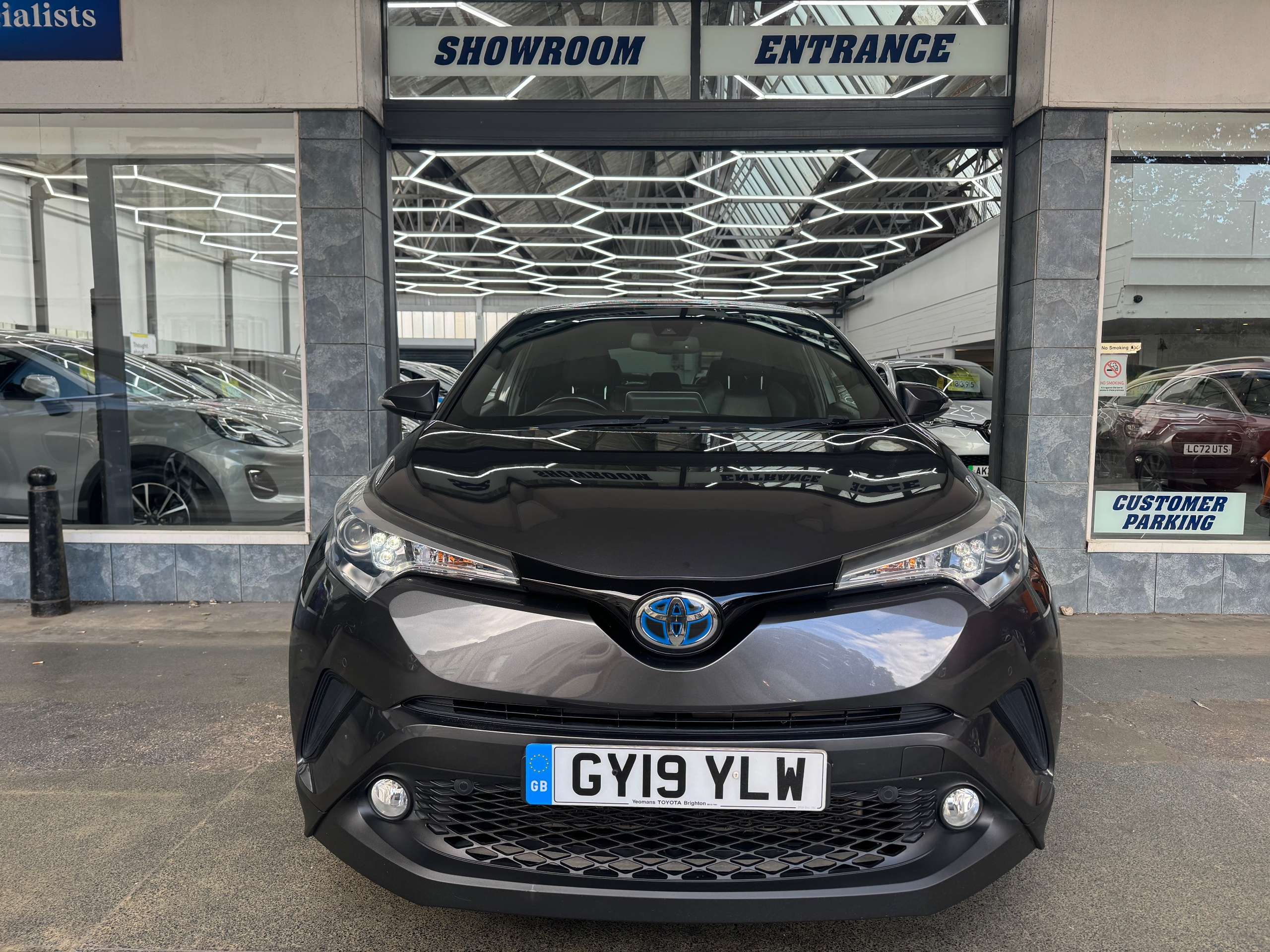 A 2019 TOYOTA C-HR 1.8 VVT-h Excel SUV Petrol Hybrid CVT Euro 6 (s/s) (122 ps) 5dr A 2019 TOYOTA C-HR 1.8 VVT-h Excel SUV Petrol Hybrid CVT Euro 6 (s/s) (122 ps) 5dr