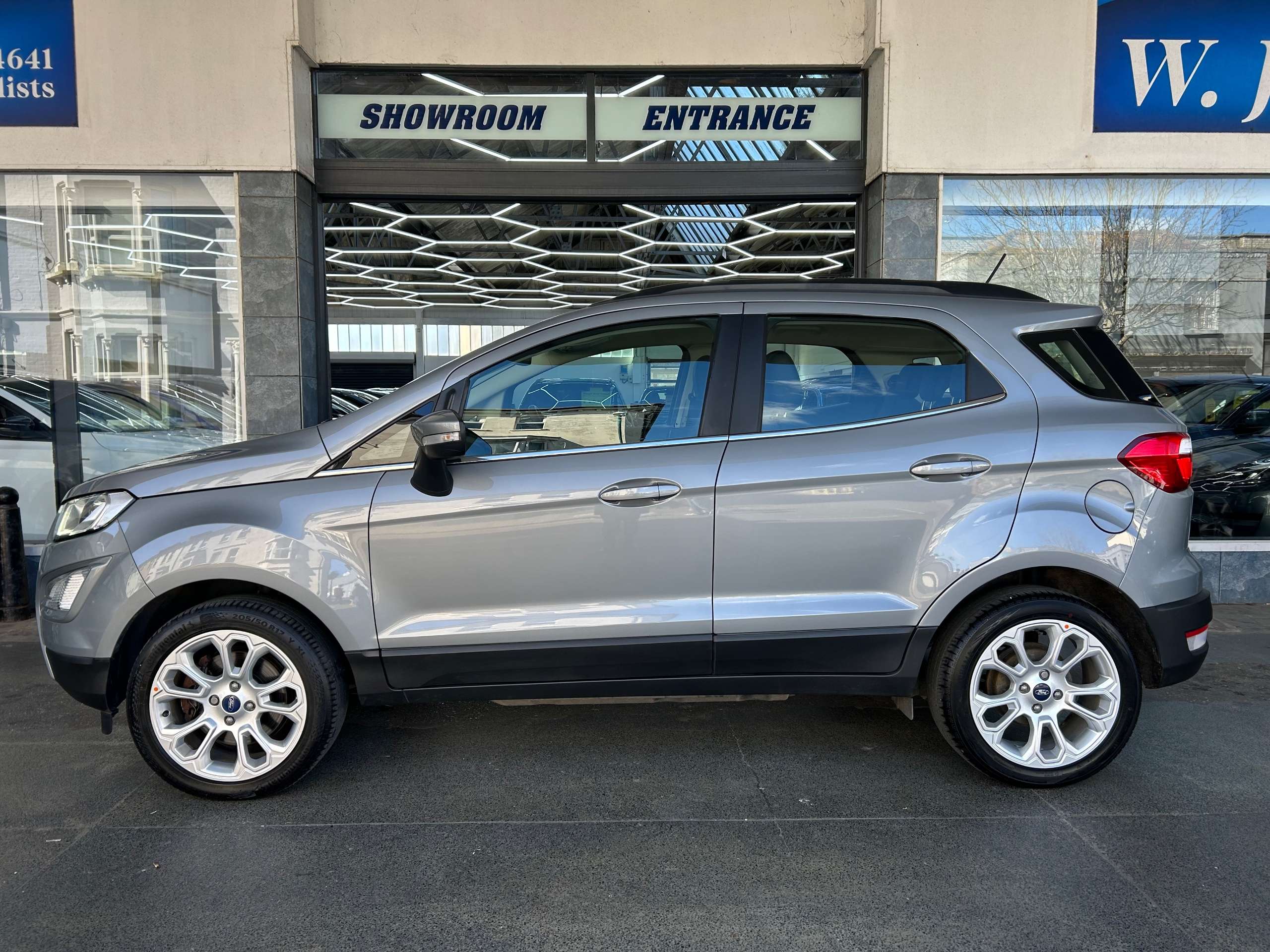 A 2022 FORD ECOSPORT 1.0T EcoBoost GPF Titanium SUV Petrol Manual Euro 6 (s/s) (125 ps) 5dr A 2022 FORD ECOSPORT 1.0T EcoBoost GPF Titanium SUV Petrol Manual Euro 6 (s/s) (125 ps) 5dr