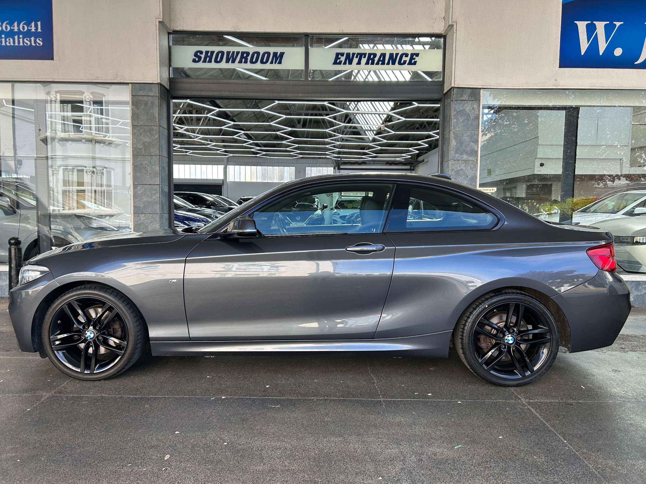 A 2018 BMW 2 SERIES 2.0 220i M Sport Coupe Petrol Auto Euro 6 (s/s) (184 ps) 2dr A 2018 BMW 2 SERIES 2.0 220i M Sport Coupe Petrol Auto Euro 6 (s/s) (184 ps) 2dr
