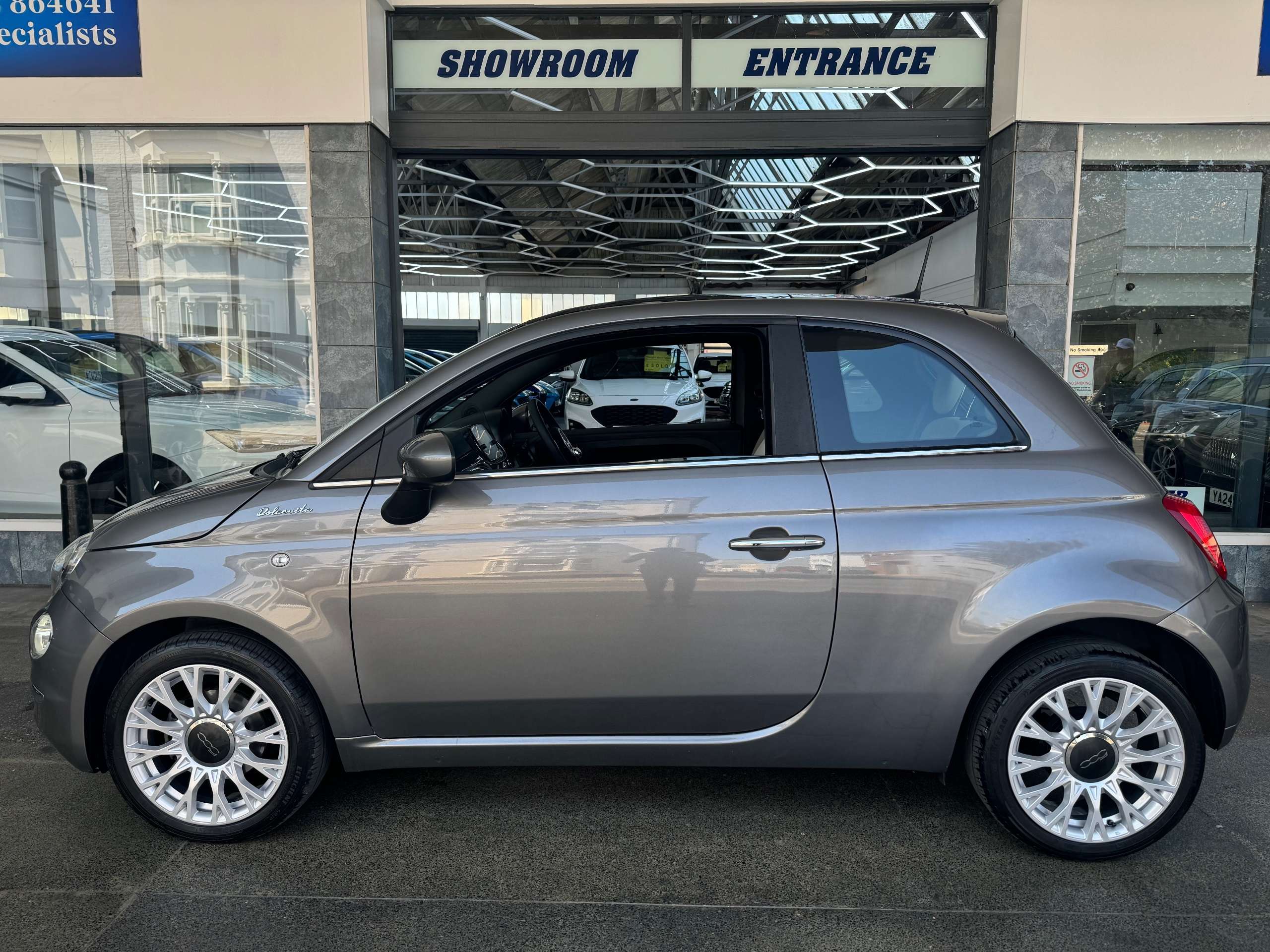 A 2022 FIAT 500 1.0 MHEV Dolcevita Plus Hatchback Petrol Manual Euro 6 (s/s) (70 bhp) 3dr A 2022 FIAT 500 1.0 MHEV Dolcevita Plus Hatchback Petrol Manual Euro 6 (s/s) (70 bhp) 3dr