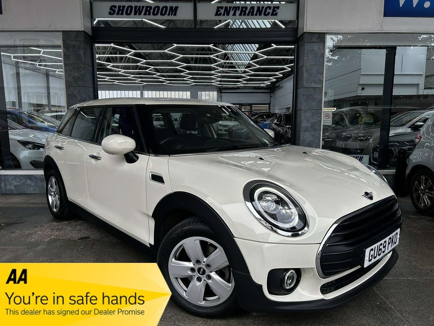 A 2019 MINI CLUBMAN 1.5 Cooper Classic Estate Petrol Steptronic Euro 6 (s/s) (136 ps) 6dr A 2019 MINI CLUBMAN 1.5 Cooper Classic Estate Petrol Steptronic Euro 6 (s/s) (136 ps) 6dr