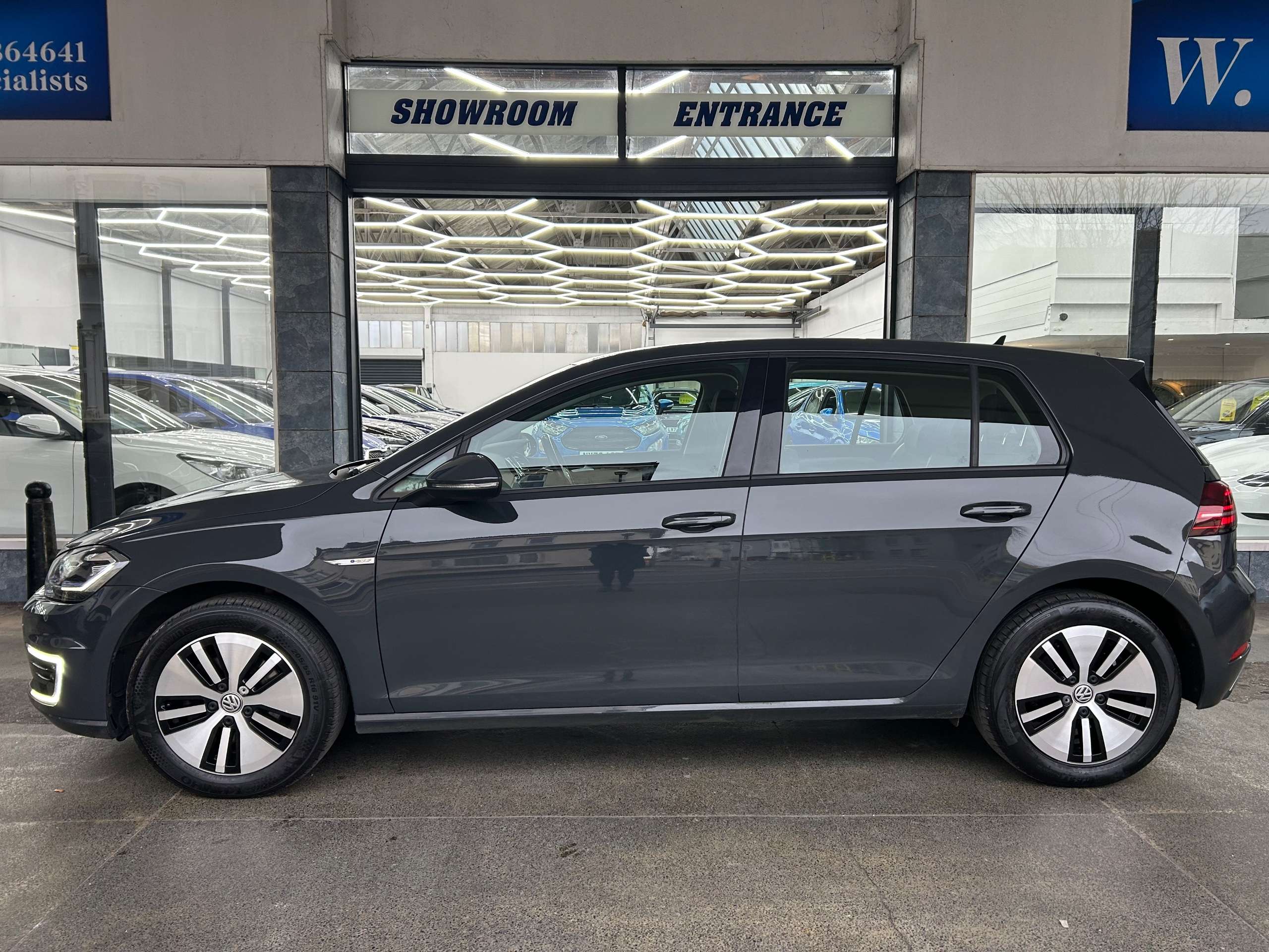 A 2020 VOLKSWAGEN E-GOLF 35.8kWh e-Golf Hatchback Electric Auto (136 ps) 5dr A 2020 VOLKSWAGEN E-GOLF 35.8kWh e-Golf Hatchback Electric Auto (136 ps) 5dr