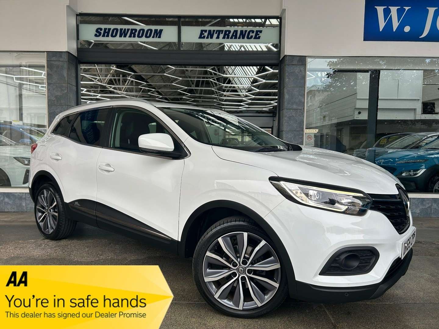 A 2019 RENAULT KADJAR 1.3 TCe Iconic SUV Petrol Manual Euro 6 (s/s) (140 ps) 5dr A 2019 RENAULT KADJAR 1.3 TCe Iconic SUV Petrol Manual Euro 6 (s/s) (140 ps) 5dr