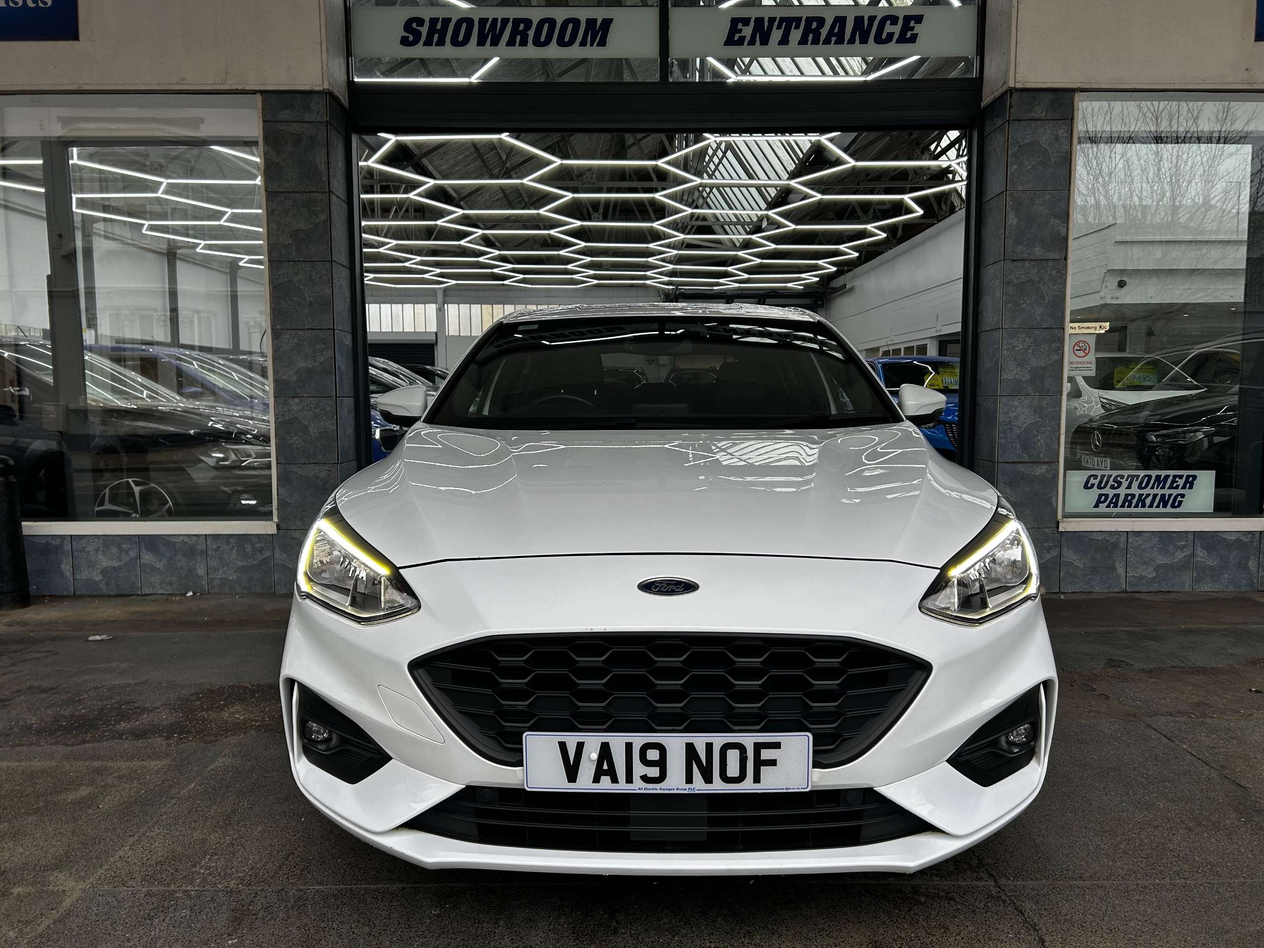 A 2019 FORD FOCUS 1.0T EcoBoost ST-Line X Hatchback Petrol Manual Euro 6 (s/s) (125 ps) 5dr A 2019 FORD FOCUS 1.0T EcoBoost ST-Line X Hatchback Petrol Manual Euro 6 (s/s) (125 ps) 5dr