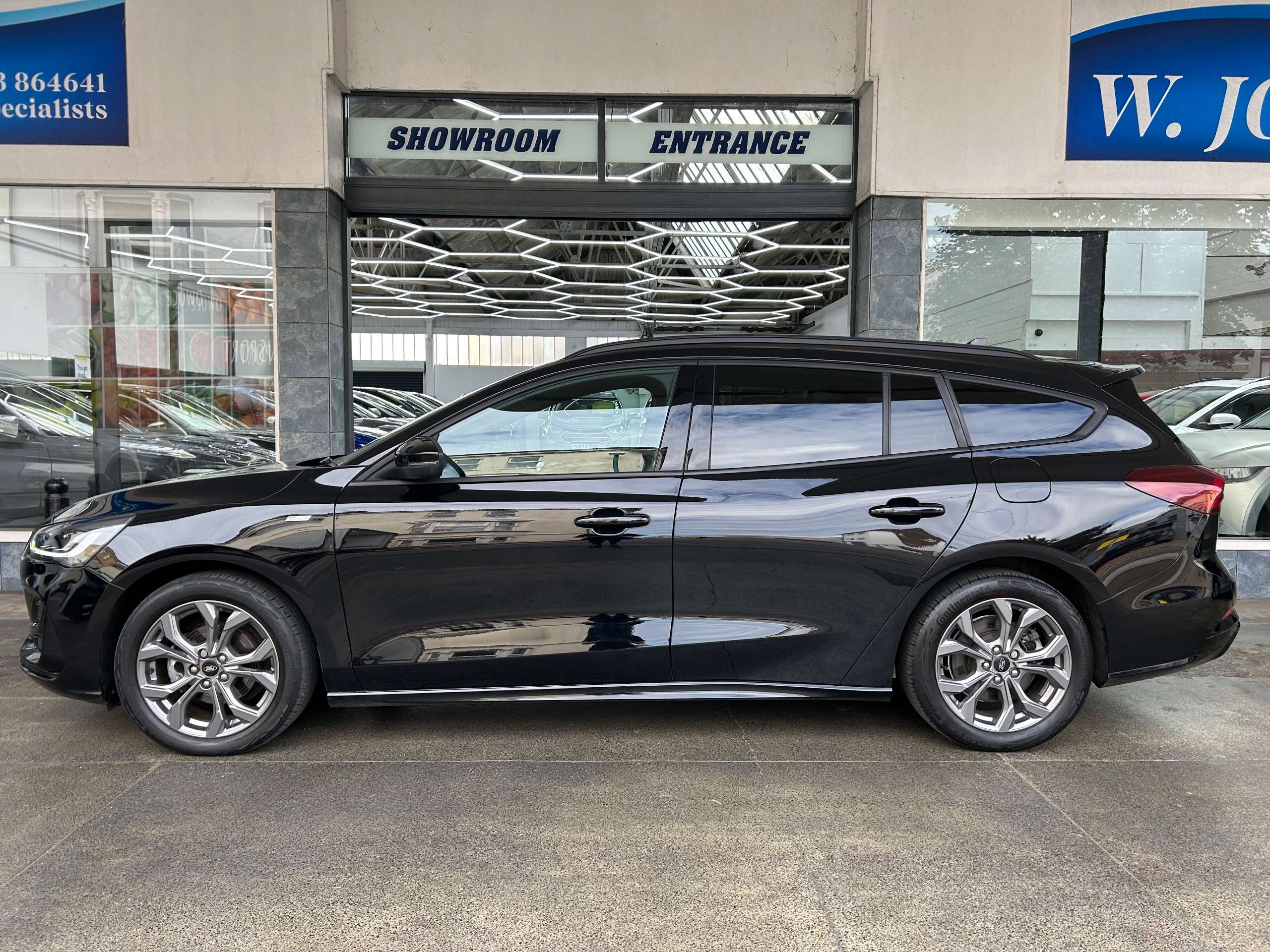 A 2023 FORD FOCUS 1.0T EcoBoost MHEV ST-Line Estate Petrol Hybrid DCT Euro 6 (s/s) (125 ps) 5dr A 2023 FORD FOCUS 1.0T EcoBoost MHEV ST-Line Estate Petrol Hybrid DCT Euro 6 (s/s) (125 ps) 5dr