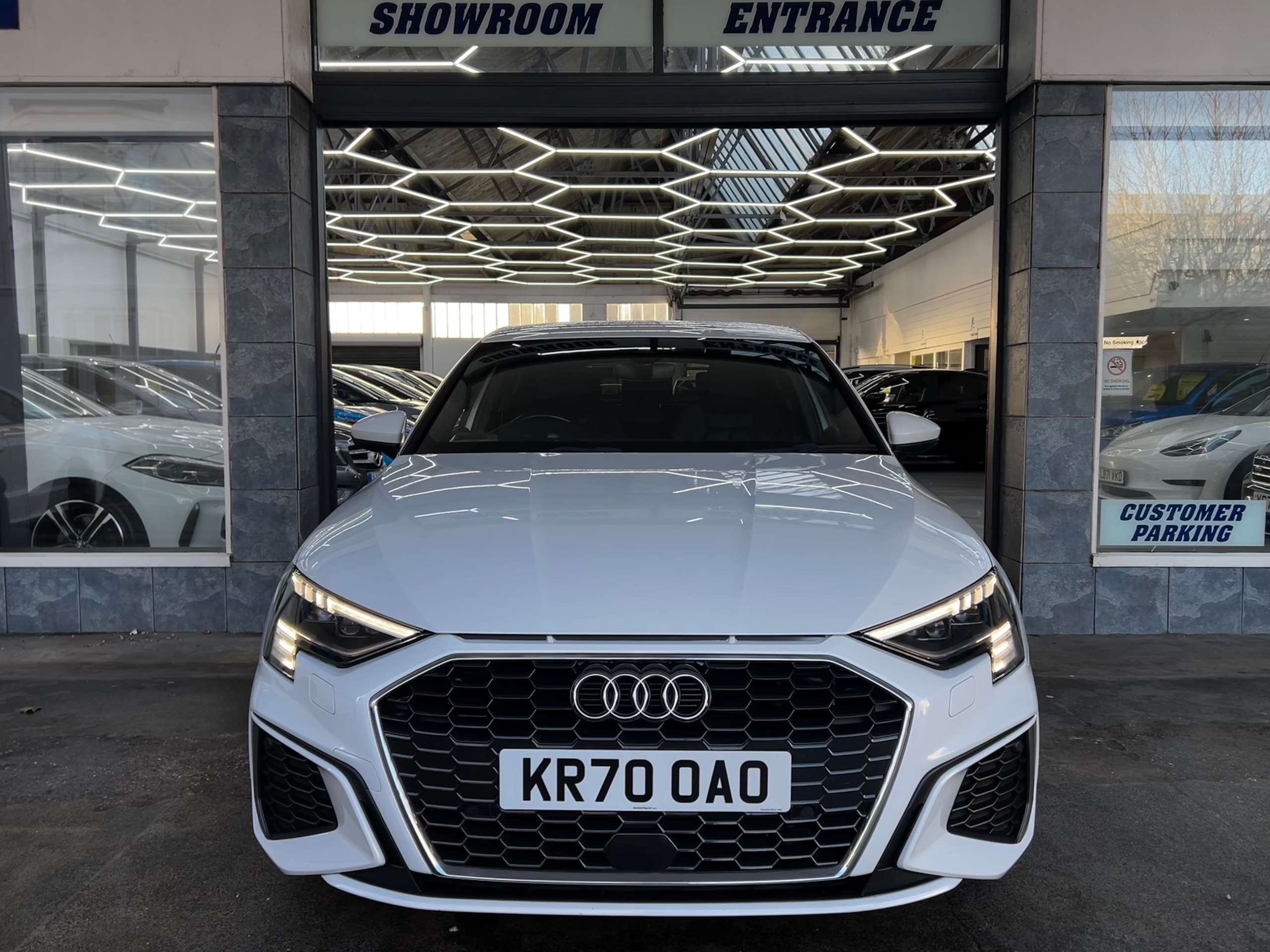 A 2020 AUDI A3 1.4 TFSIe 40 S line Sportback Petrol Plug-in Hybrid S Tronic Euro 6 (s/s) 13kWh (204 ps) 5dr A 2020 AUDI A3 1.4 TFSIe 40 S line Sportback Petrol Plug-in Hybrid S Tronic Euro 6 (s/s) 13kWh (204 ps) 5dr