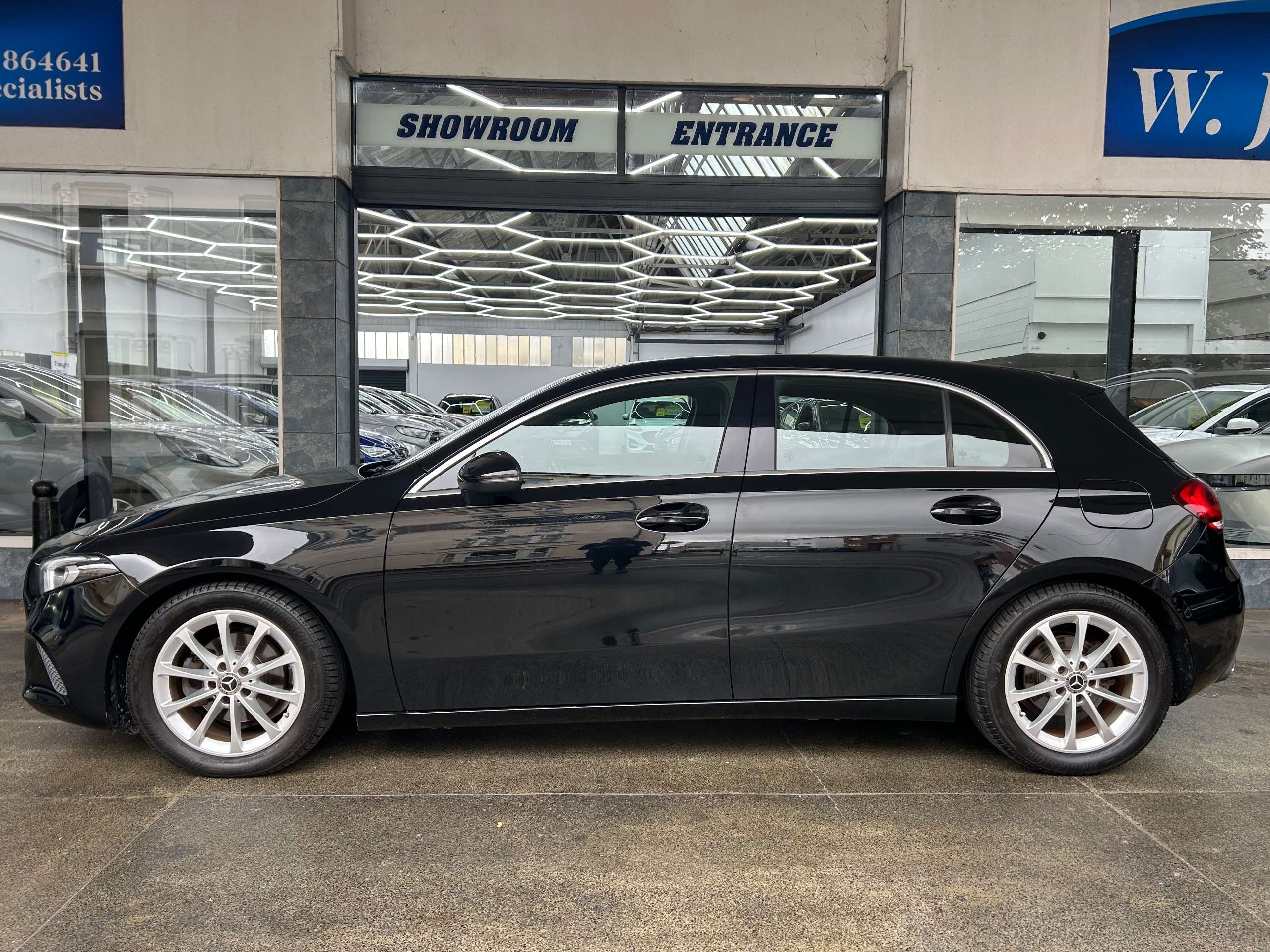 A 2018 MERCEDES-BENZ A CLASS 1.5 A180d Sport Hatchback Diesel 7G-DCT Euro 6 (s/s) (116 ps) 5dr A 2018 MERCEDES-BENZ A CLASS 1.5 A180d Sport Hatchback Diesel 7G-DCT Euro 6 (s/s) (116 ps) 5dr