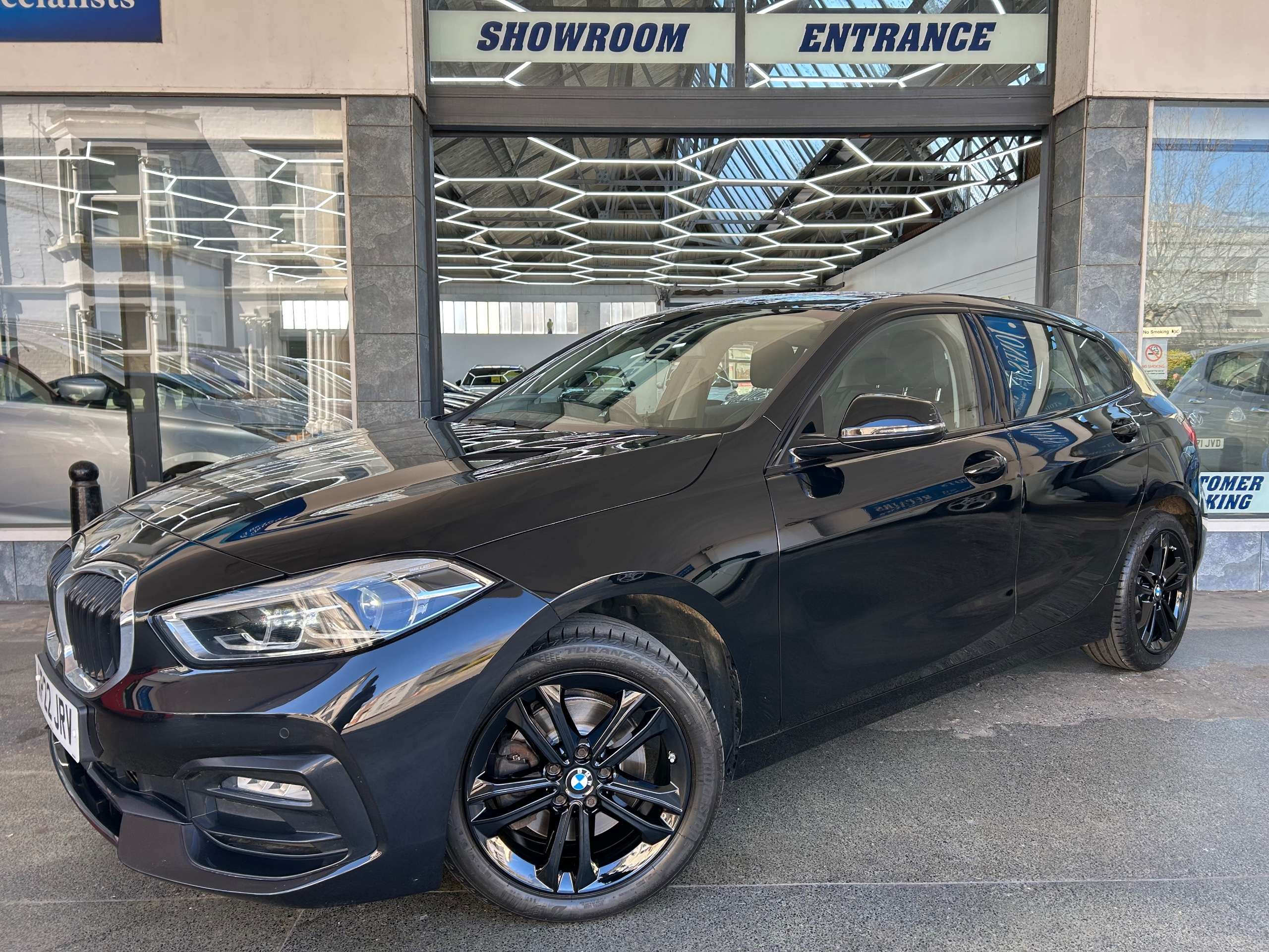 A 2022 BMW 1 SERIES 1.5 118i Sport (LCP) Hatchback Petrol DCT Euro 6 (s/s) (136 ps) 5dr A 2022 BMW 1 SERIES 1.5 118i Sport (LCP) Hatchback Petrol DCT Euro 6 (s/s) (136 ps) 5dr