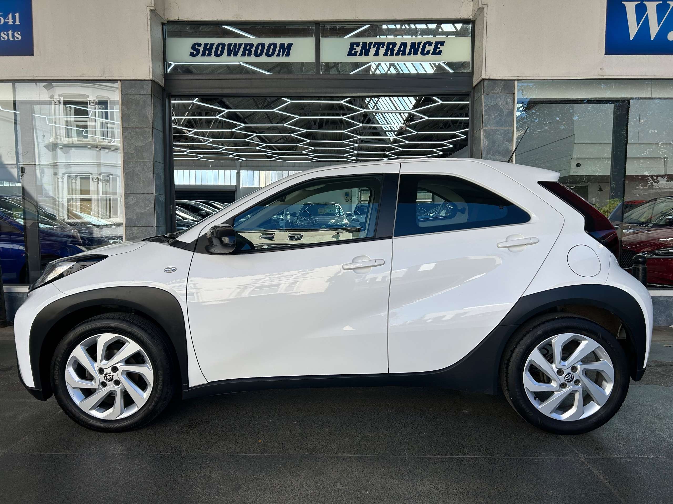 A 2023 TOYOTA AYGO X 1.0 VVT-i Pure Hatchback Petrol x-shift Euro 6 (s/s) (72 ps) 5dr A 2023 TOYOTA AYGO X 1.0 VVT-i Pure Hatchback Petrol x-shift Euro 6 (s/s) (72 ps) 5dr