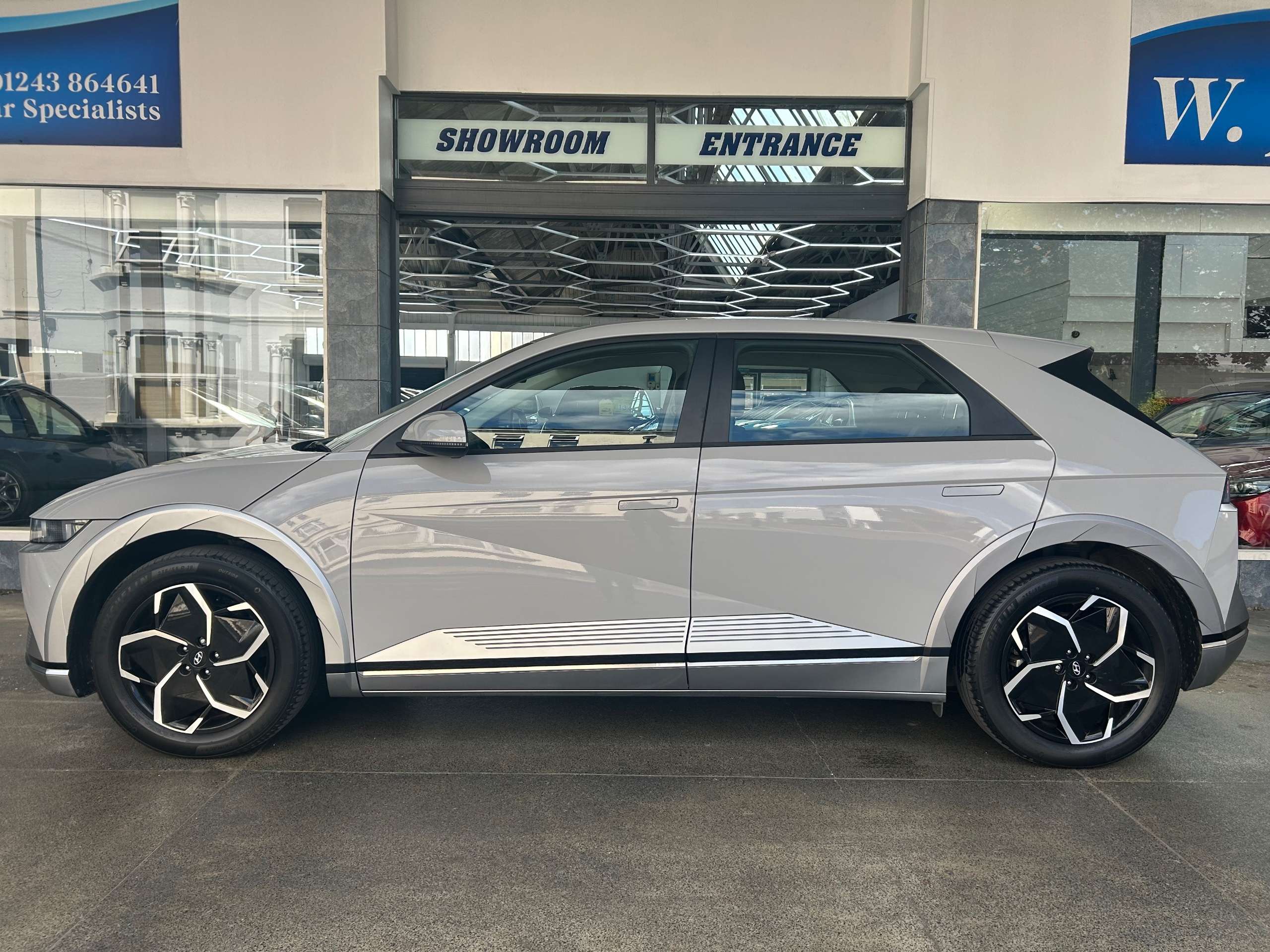 A 2022 HYUNDAI IONIQ 5 58kWh Premium Hatchback Electric Auto (170 ps) 5dr A 2022 HYUNDAI IONIQ 5 58kWh Premium Hatchback Electric Auto (170 ps) 5dr