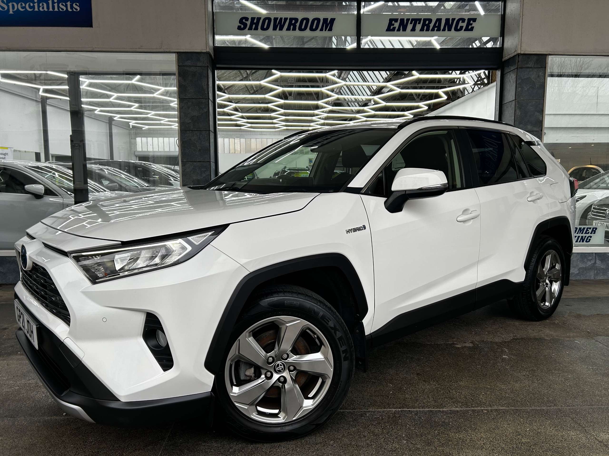 A 2021 TOYOTA RAV4 2.5 VVT-h GPF Design SUV Petrol Hybrid CVT 4WD Euro 6 (s/s) (222 ps) 5dr A 2021 TOYOTA RAV4 2.5 VVT-h GPF Design SUV Petrol Hybrid CVT 4WD Euro 6 (s/s) (222 ps) 5dr