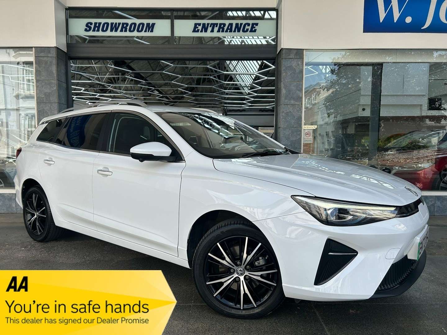 A 2022 MG MG5 61.1kWh Trophy Long Range Estate Electric Auto (156 ps) 5dr A 2022 MG MG5 61.1kWh Trophy Long Range Estate Electric Auto (156 ps) 5dr