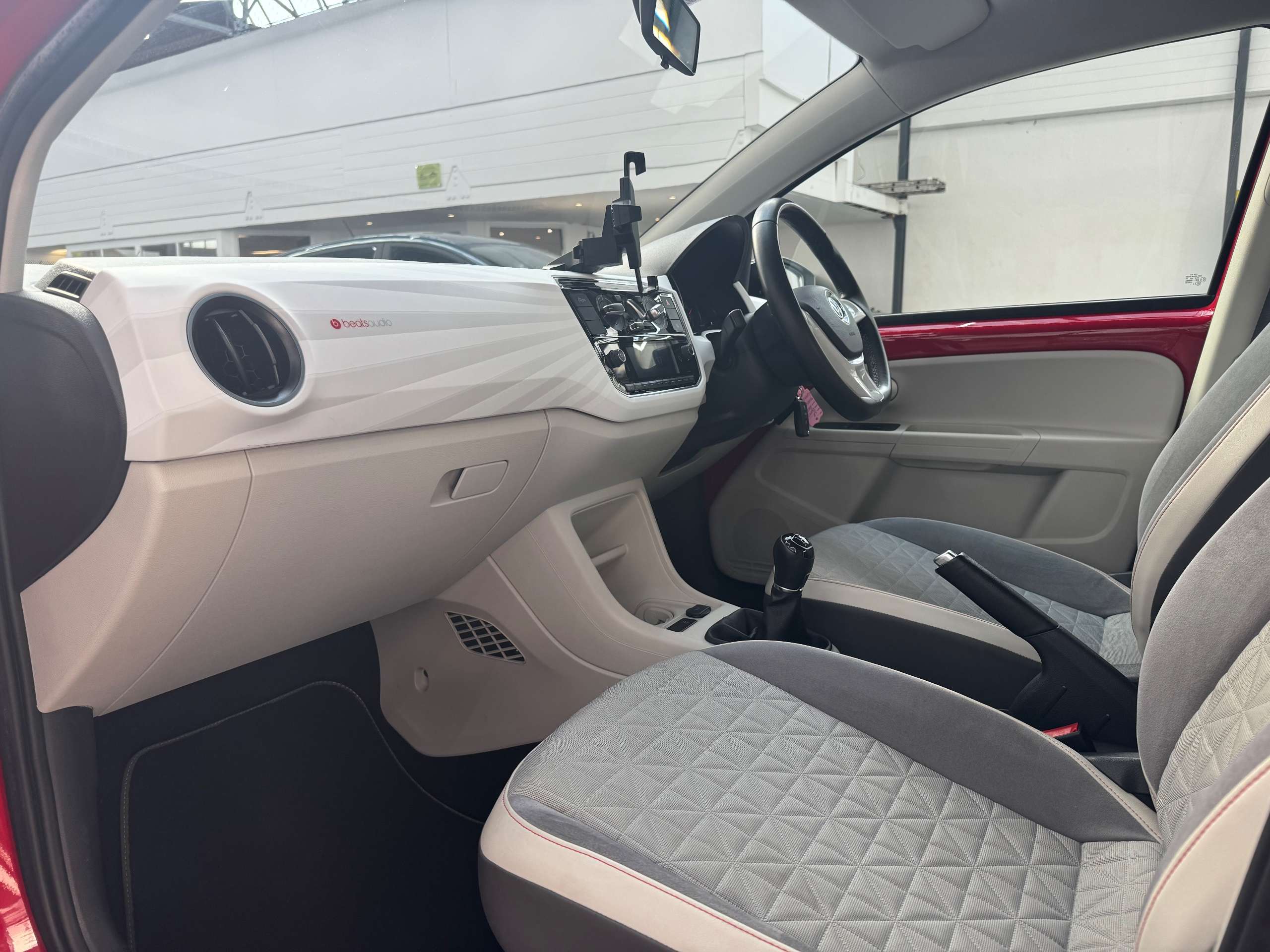 2019 VOLKSWAGEN UP! 2019 VOLKSWAGEN UP!