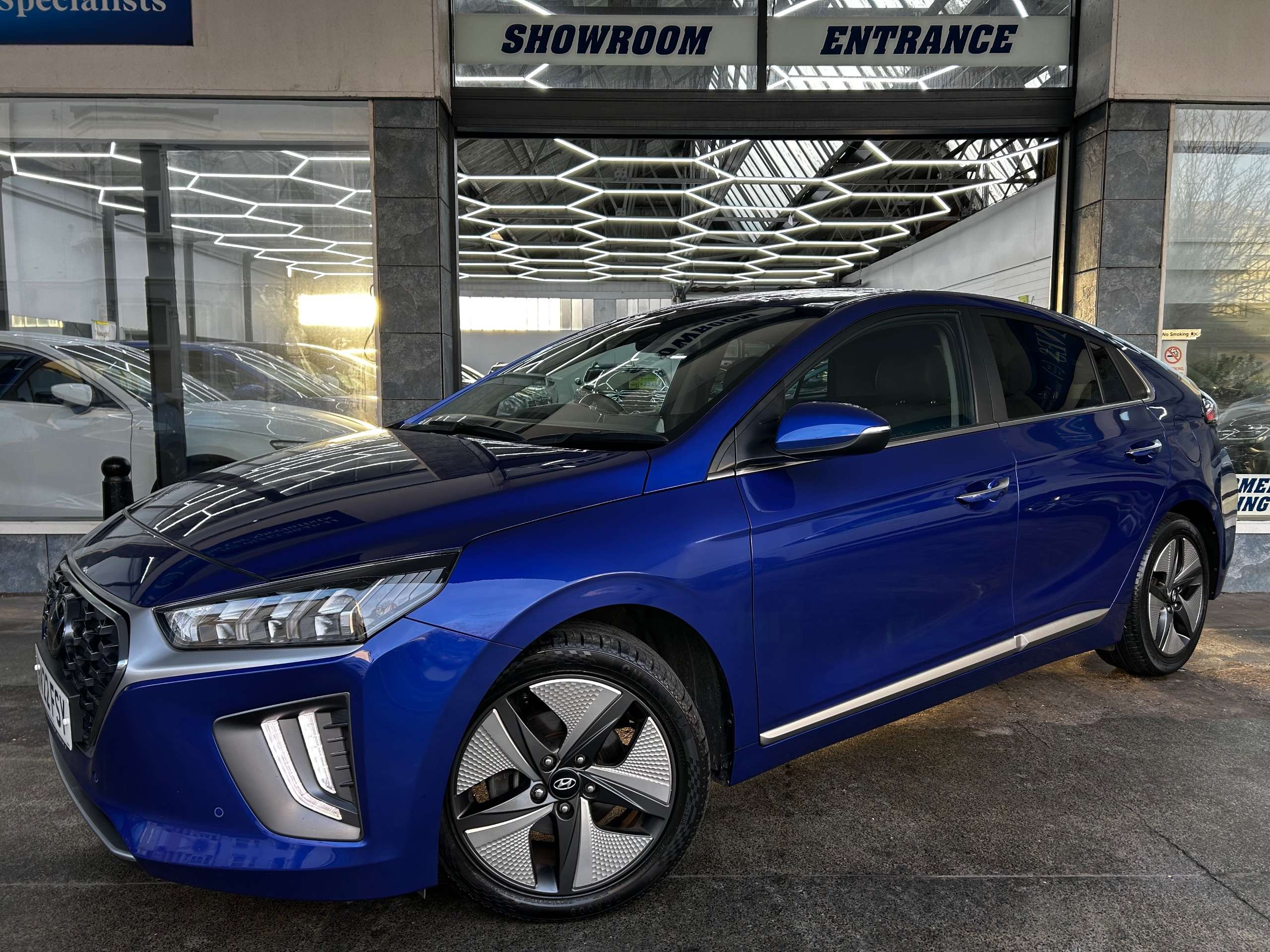 A 2022 HYUNDAI IONIQ 1.6 h-GDi Premium SE Hatchback Petrol Hybrid DCT Euro 6 (s/s) (141 ps) 5dr A 2022 HYUNDAI IONIQ 1.6 h-GDi Premium SE Hatchback Petrol Hybrid DCT Euro 6 (s/s) (141 ps) 5dr