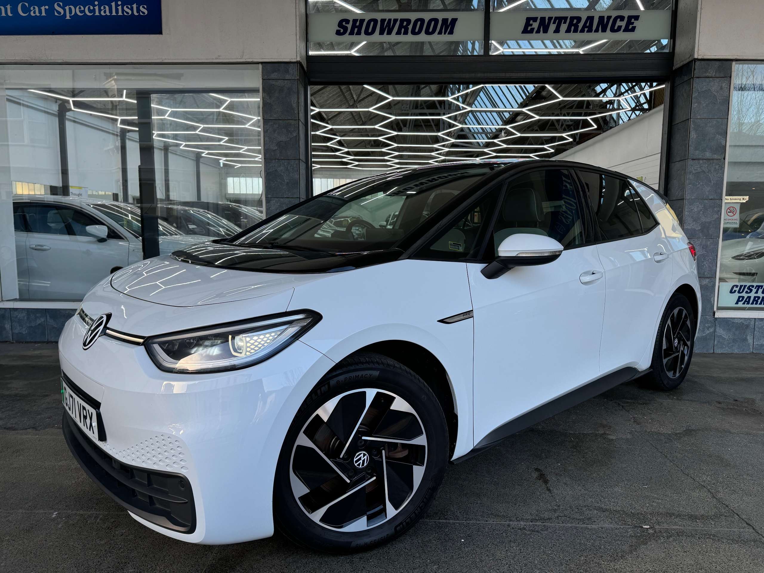 A 2021 VOLKSWAGEN ID.3 Pro Performance 58kWh Family Hatchback 5dr Electric Auto (204 ps) A 2021 VOLKSWAGEN ID.3 Pro Performance 58kWh Family Hatchback 5dr Electric Auto (204 ps)