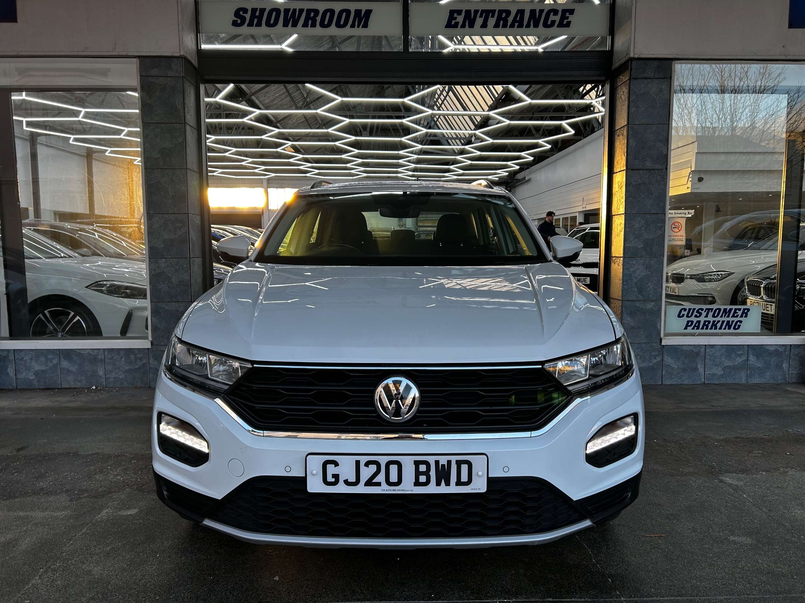 A 2020 VOLKSWAGEN T-ROC 1.0 TSI GPF SE SUV Petrol Manual Euro 6 (s/s) (115 ps) 5dr A 2020 VOLKSWAGEN T-ROC 1.0 TSI GPF SE SUV Petrol Manual Euro 6 (s/s) (115 ps) 5dr