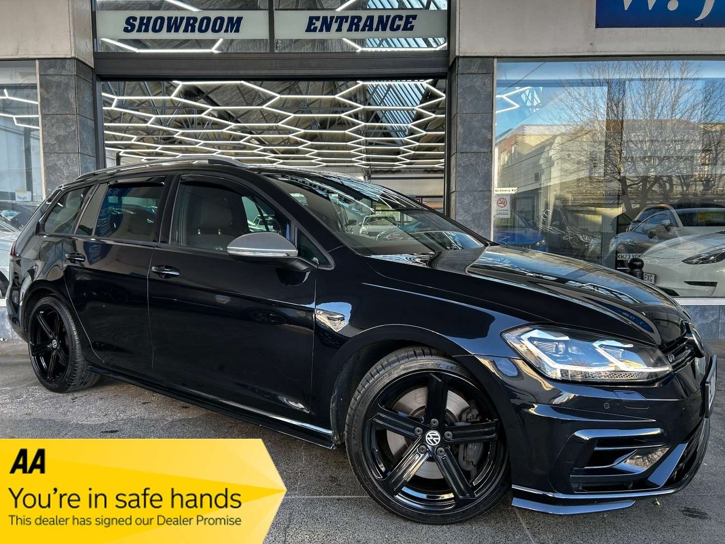 A 2017 VOLKSWAGEN GOLF 2.0 TSI BlueMotion Tech R Estate Petrol DSG 4Motion Euro 6 (s/s) (310 ps) 5dr A 2017 VOLKSWAGEN GOLF 2.0 TSI BlueMotion Tech R Estate Petrol DSG 4Motion Euro 6 (s/s) (310 ps) 5dr