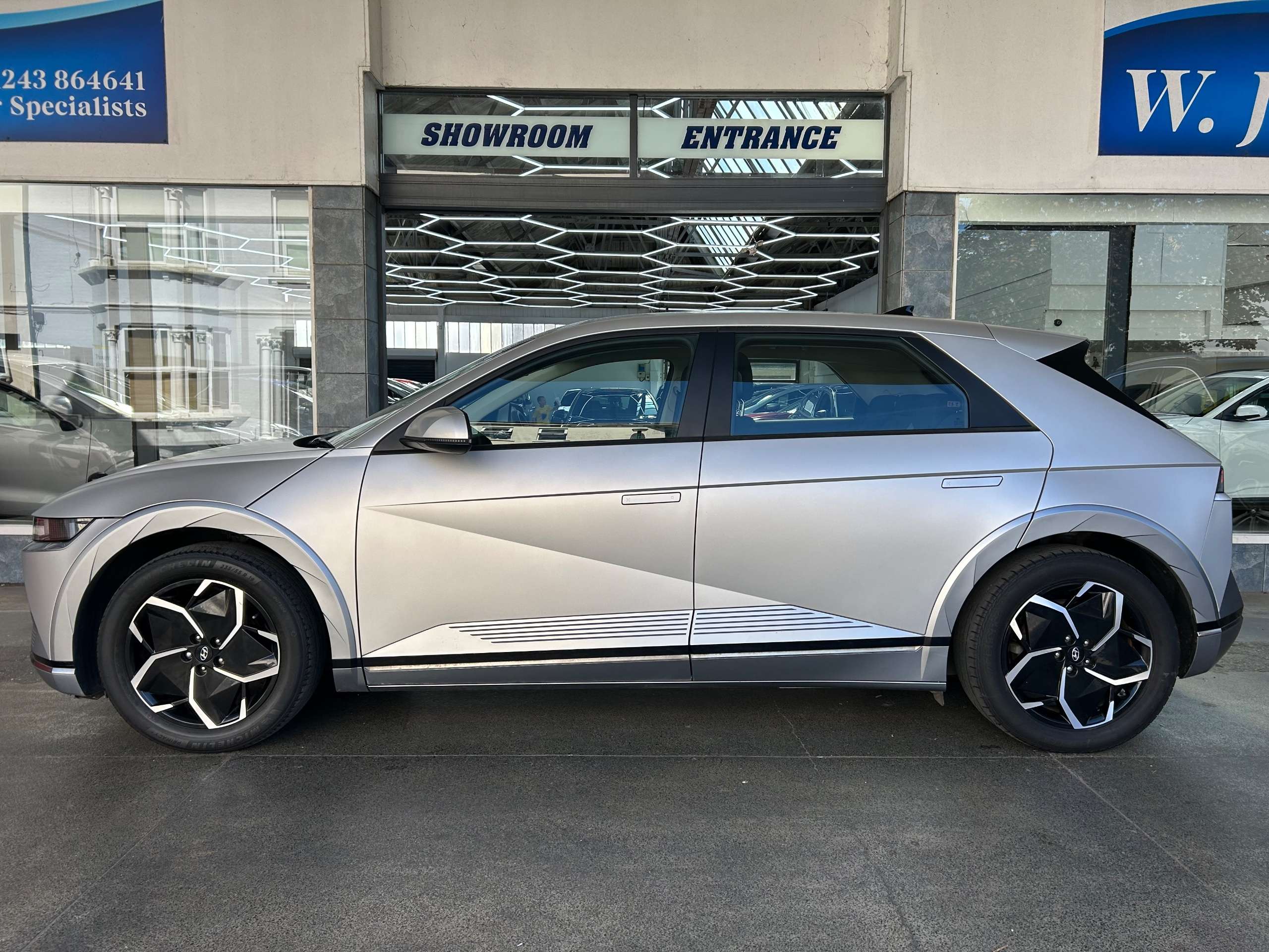 A 2022 HYUNDAI IONIQ 5 73kWh Premium Hatchback Electric Auto (217 ps) 5dr A 2022 HYUNDAI IONIQ 5 73kWh Premium Hatchback Electric Auto (217 ps) 5dr