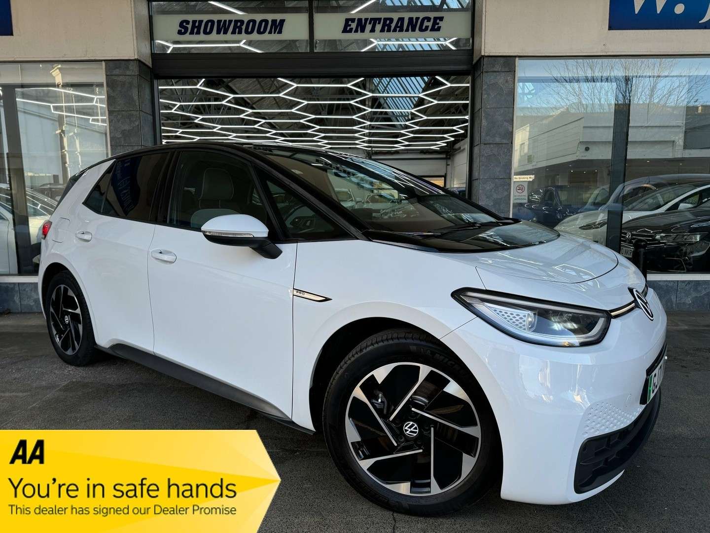 A 2021 VOLKSWAGEN ID.3 Pro Performance 58kWh Family Hatchback 5dr Electric Auto (204 ps) A 2021 VOLKSWAGEN ID.3 Pro Performance 58kWh Family Hatchback 5dr Electric Auto (204 ps)