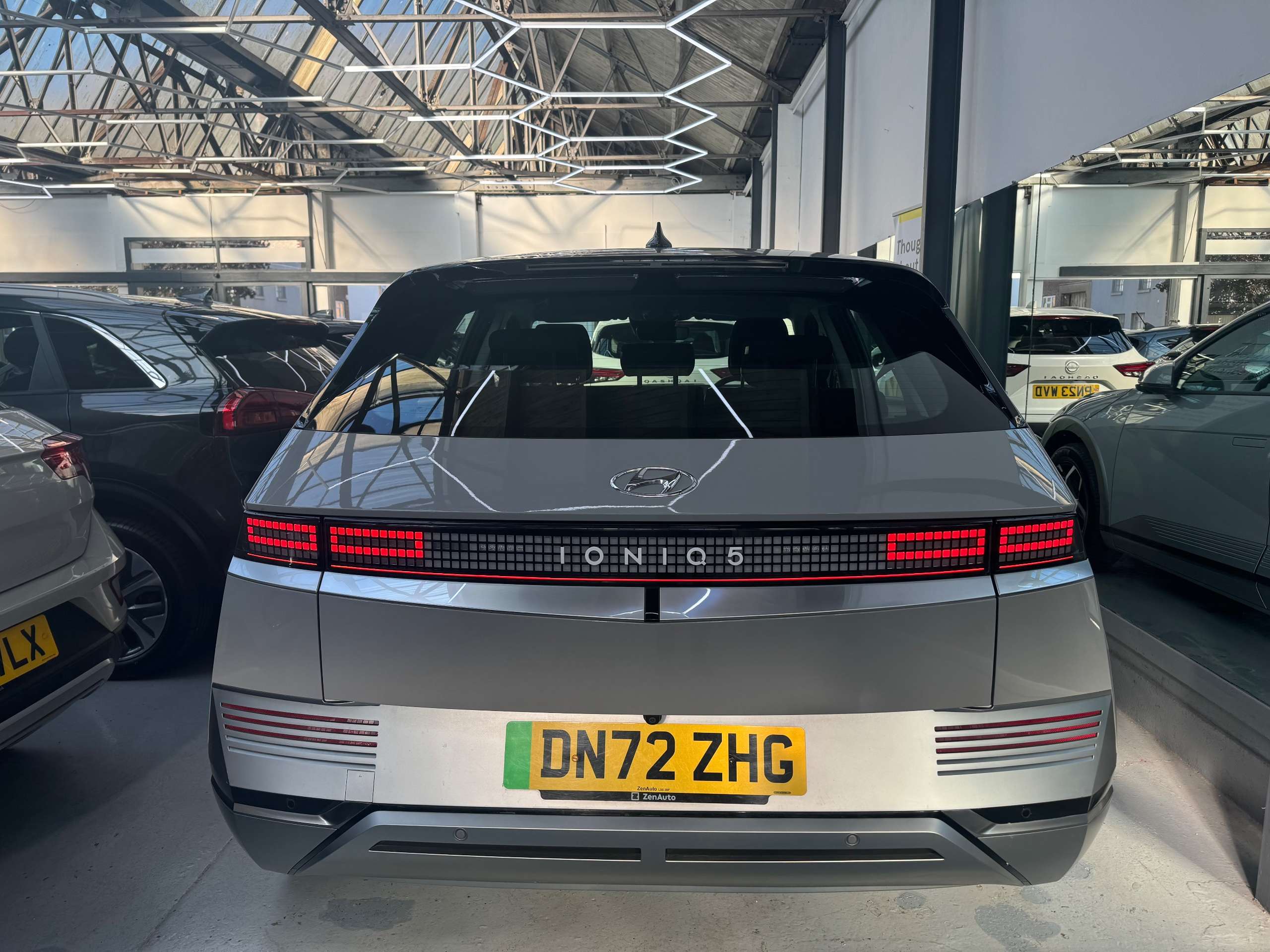 A 2022 HYUNDAI IONIQ 5 58kWh Premium Hatchback Electric Auto (170 ps) 5dr A 2022 HYUNDAI IONIQ 5 58kWh Premium Hatchback Electric Auto (170 ps) 5dr