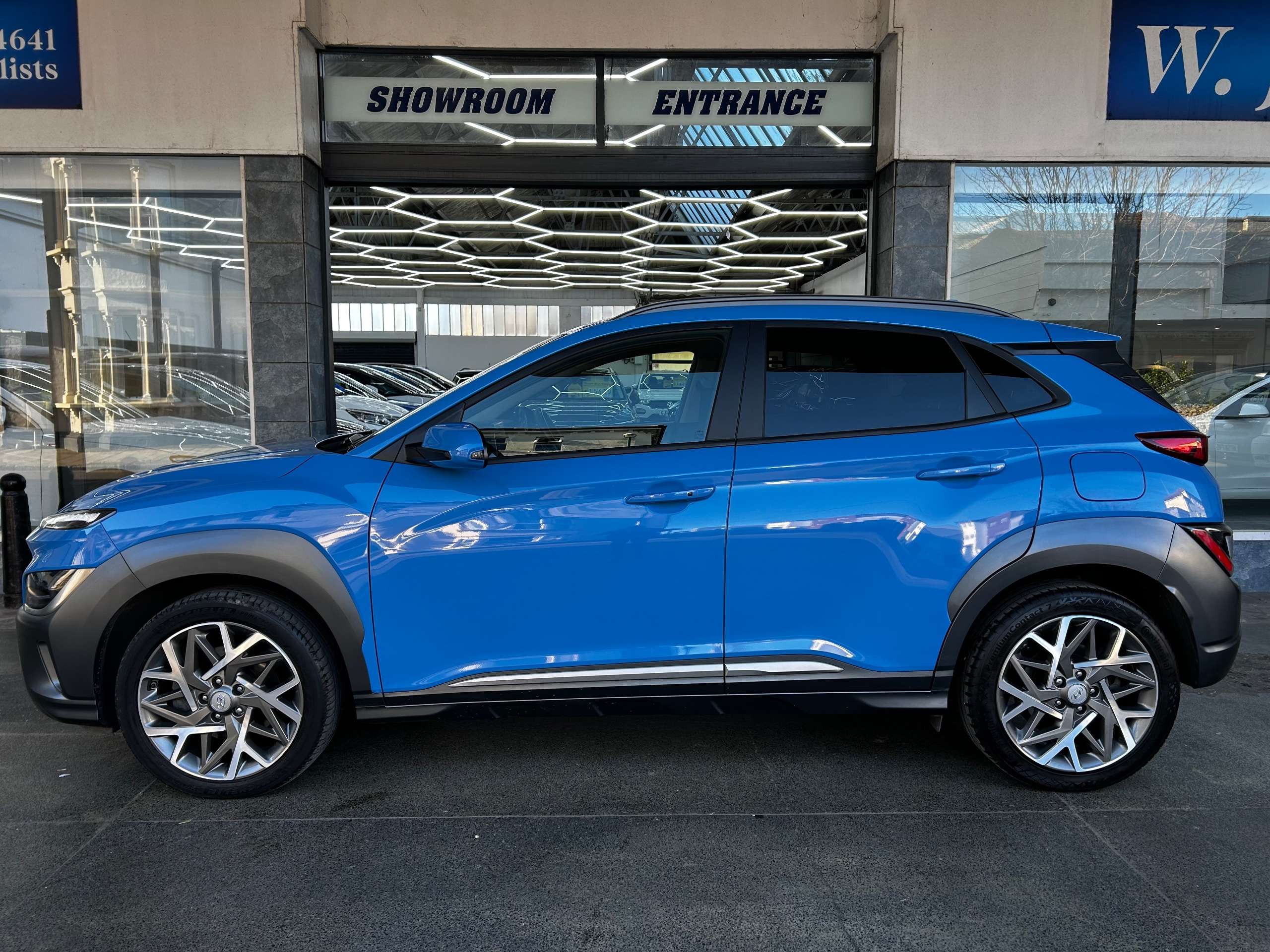 A 2021 HYUNDAI KONA 1.6 h-GDi Premium SUV Petrol Hybrid DCT Euro 6 (s/s) (141 ps) 5dr A 2021 HYUNDAI KONA 1.6 h-GDi Premium SUV Petrol Hybrid DCT Euro 6 (s/s) (141 ps) 5dr