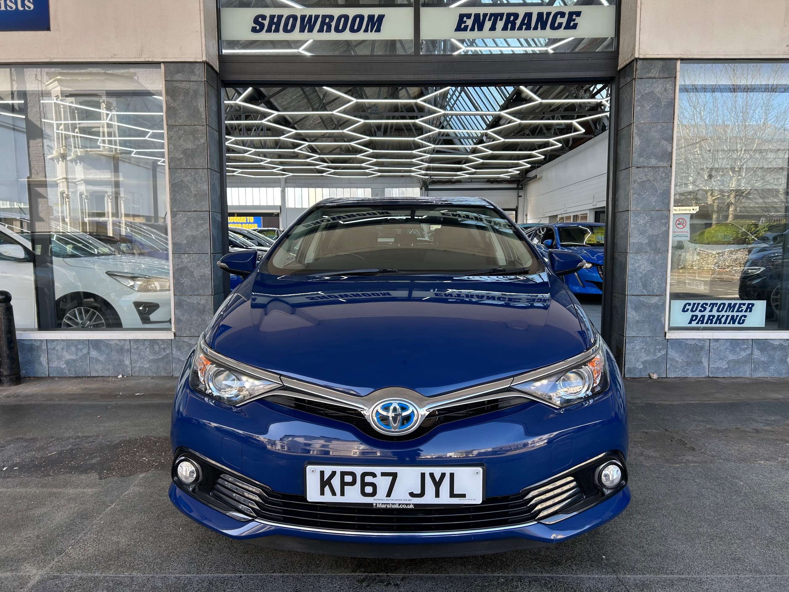 A 2017 TOYOTA AURIS 1.8 VVT-h Business Edition Hatchback Petrol Hybrid CVT Euro 6 (s/s) (Safety Sense) (136 ps) 5dr A 2017 TOYOTA AURIS 1.8 VVT-h Business Edition Hatchback Petrol Hybrid CVT Euro 6 (s/s) (Safety Sense) (136 ps) 5dr