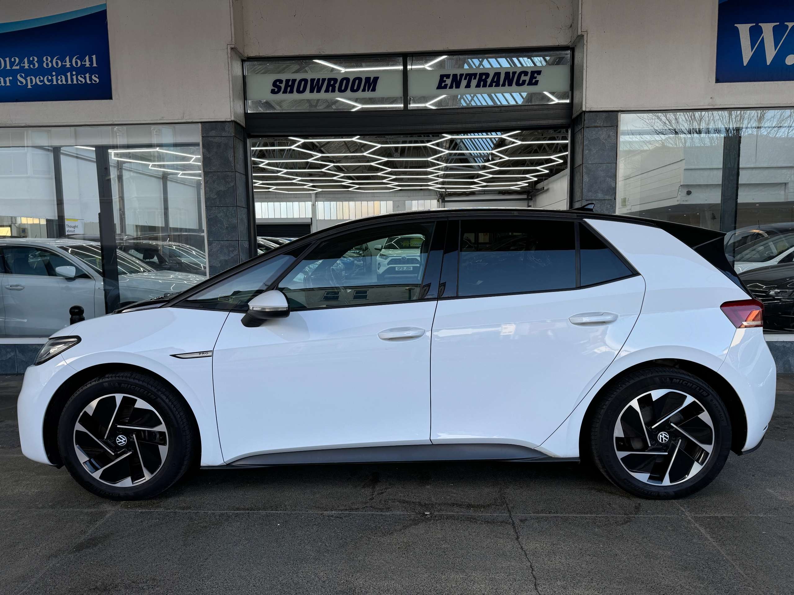 A 2021 VOLKSWAGEN ID.3 Pro Performance 58kWh Family Hatchback 5dr Electric Auto (204 ps) A 2021 VOLKSWAGEN ID.3 Pro Performance 58kWh Family Hatchback 5dr Electric Auto (204 ps)