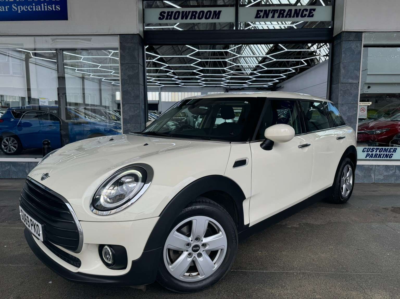 A 2019 MINI CLUBMAN 1.5 Cooper Classic Estate Petrol Steptronic Euro 6 (s/s) (136 ps) 6dr A 2019 MINI CLUBMAN 1.5 Cooper Classic Estate Petrol Steptronic Euro 6 (s/s) (136 ps) 6dr