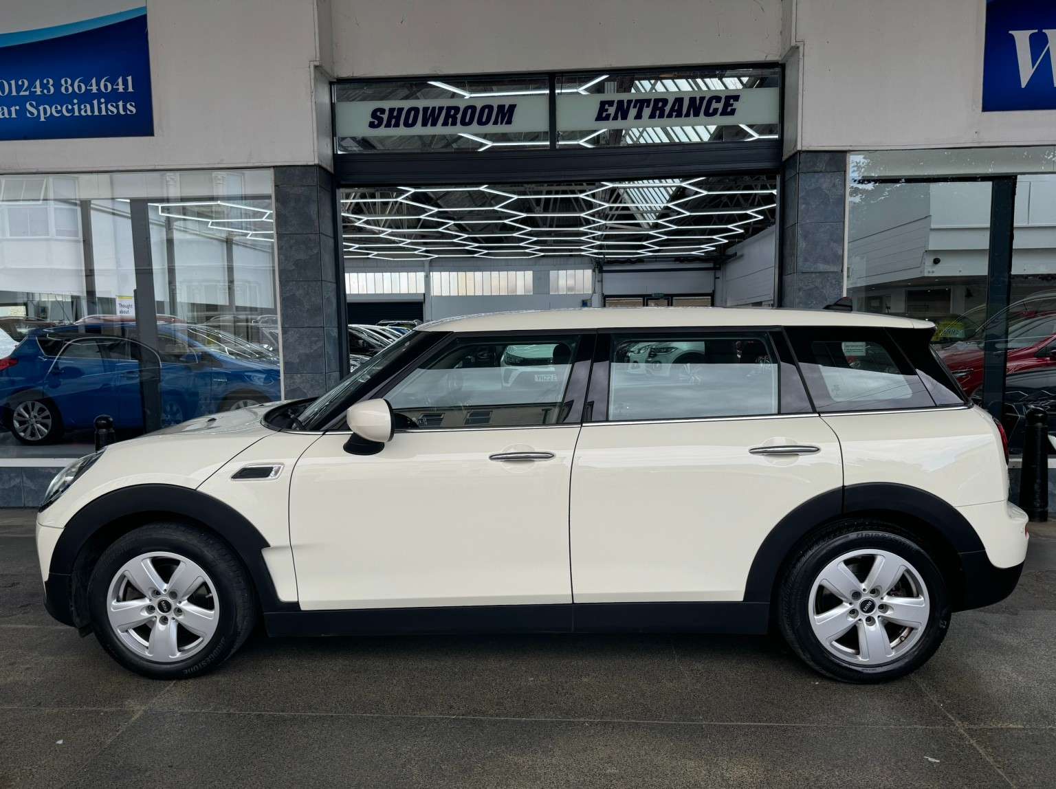 A 2019 MINI CLUBMAN 1.5 Cooper Classic Estate Petrol Steptronic Euro 6 (s/s) (136 ps) 6dr A 2019 MINI CLUBMAN 1.5 Cooper Classic Estate Petrol Steptronic Euro 6 (s/s) (136 ps) 6dr