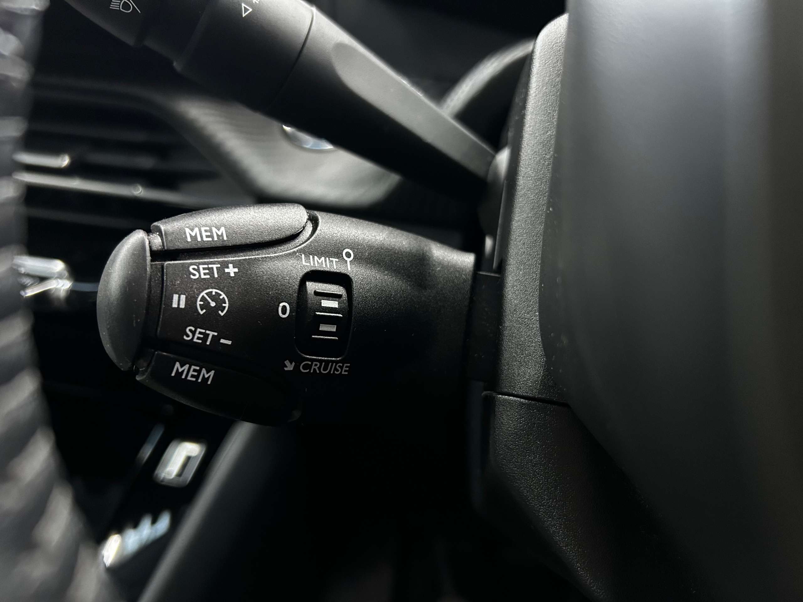 2021 PEUGEOT 208 2021 PEUGEOT 208