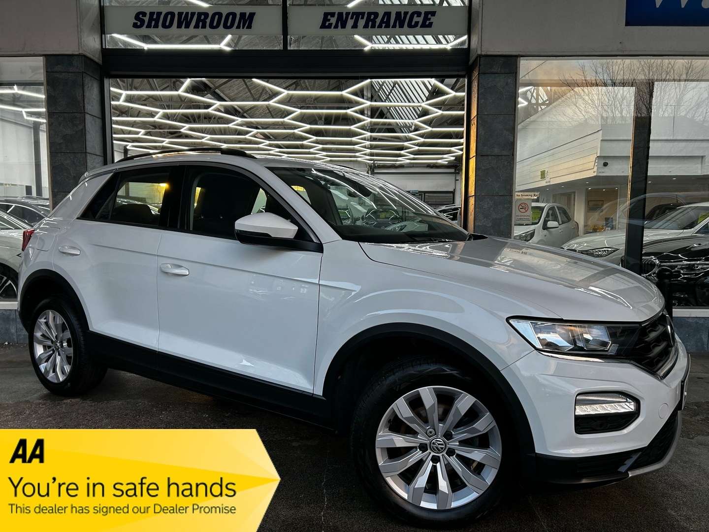 A 2020 VOLKSWAGEN T-ROC 1.0 TSI GPF SE SUV Petrol Manual Euro 6 (s/s) (115 ps) 5dr A 2020 VOLKSWAGEN T-ROC 1.0 TSI GPF SE SUV Petrol Manual Euro 6 (s/s) (115 ps) 5dr