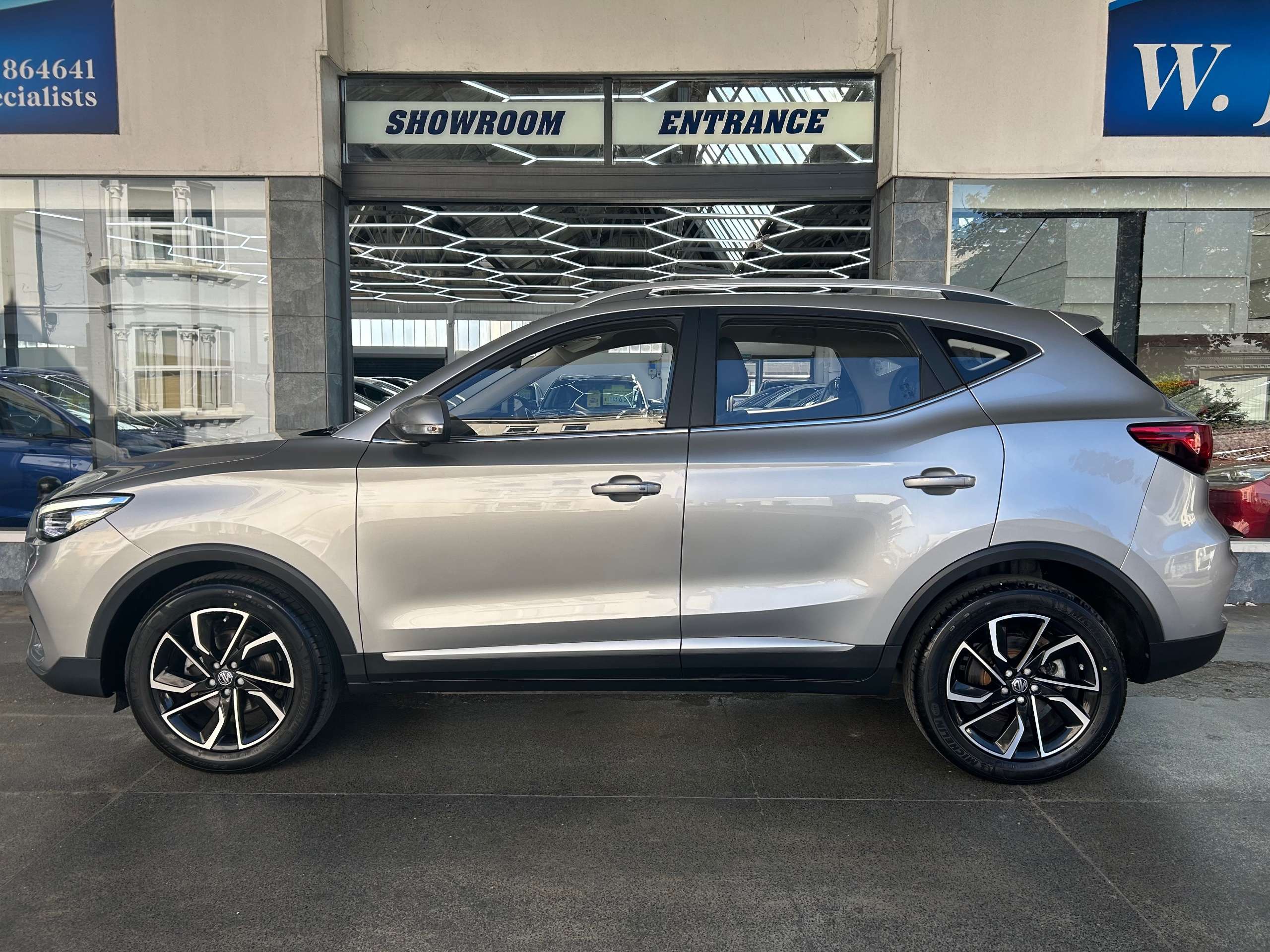 A 2022 MG ZS 1.0 T-GDI Exclusive SUV Petrol Auto Euro 6 (111 ps) 5dr A 2022 MG ZS 1.0 T-GDI Exclusive SUV Petrol Auto Euro 6 (111 ps) 5dr