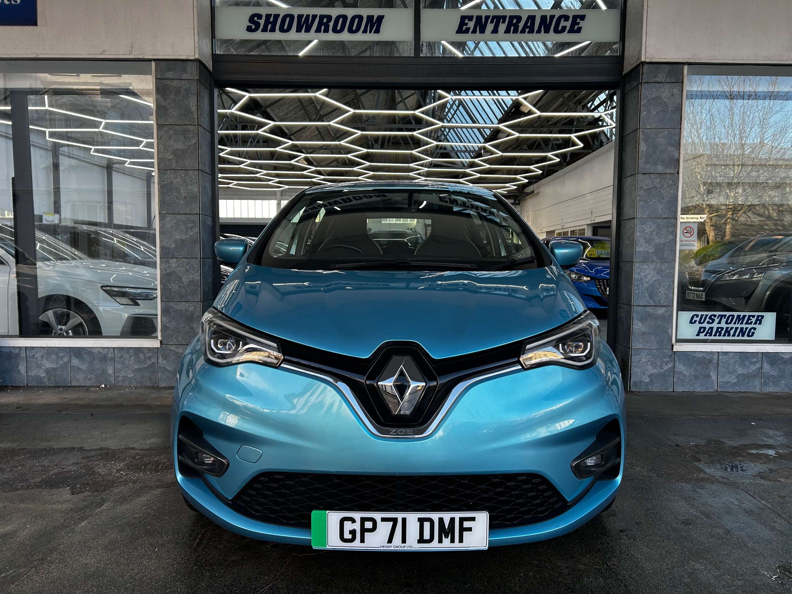 A 2021 RENAULT ZOE R135 EV50 52kWh Iconic Hatchback Electric Auto (Rapid Charge) (134 bhp) 5dr A 2021 RENAULT ZOE R135 EV50 52kWh Iconic Hatchback Electric Auto (Rapid Charge) (134 bhp) 5dr