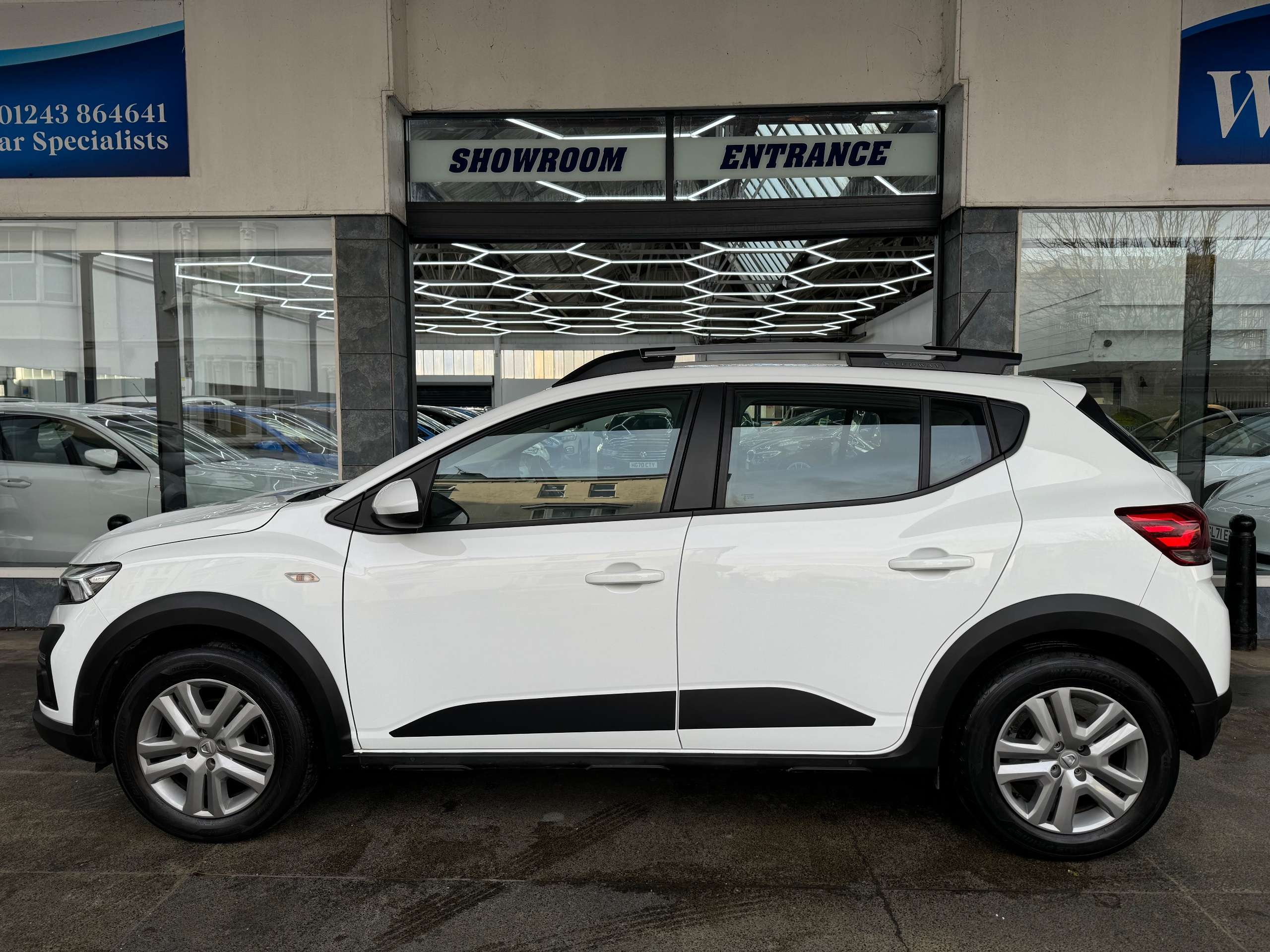 A 2022 DACIA SANDERO STEPWAY 1.0 TCe Comfort Hatchback Petrol CVT Euro 6 (s/s) (90 ps) 5dr A 2022 DACIA SANDERO STEPWAY 1.0 TCe Comfort Hatchback Petrol CVT Euro 6 (s/s) (90 ps) 5dr