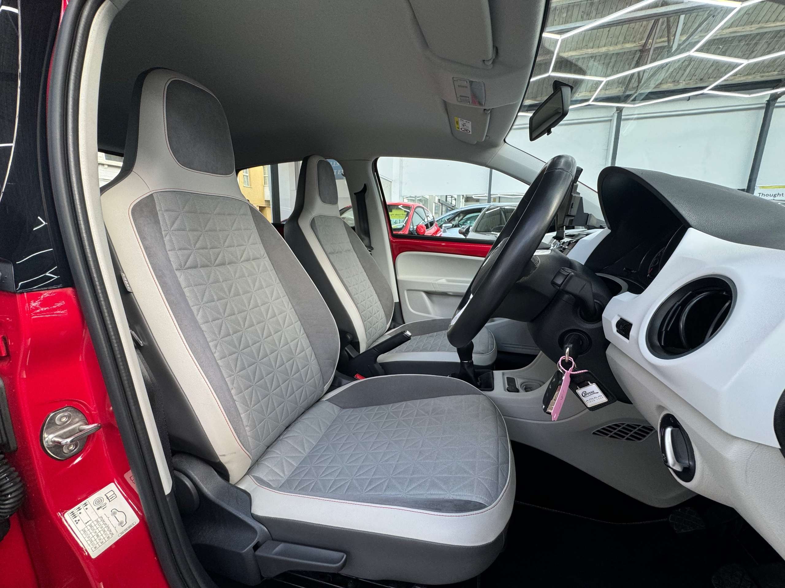 2019 VOLKSWAGEN UP! 2019 VOLKSWAGEN UP!