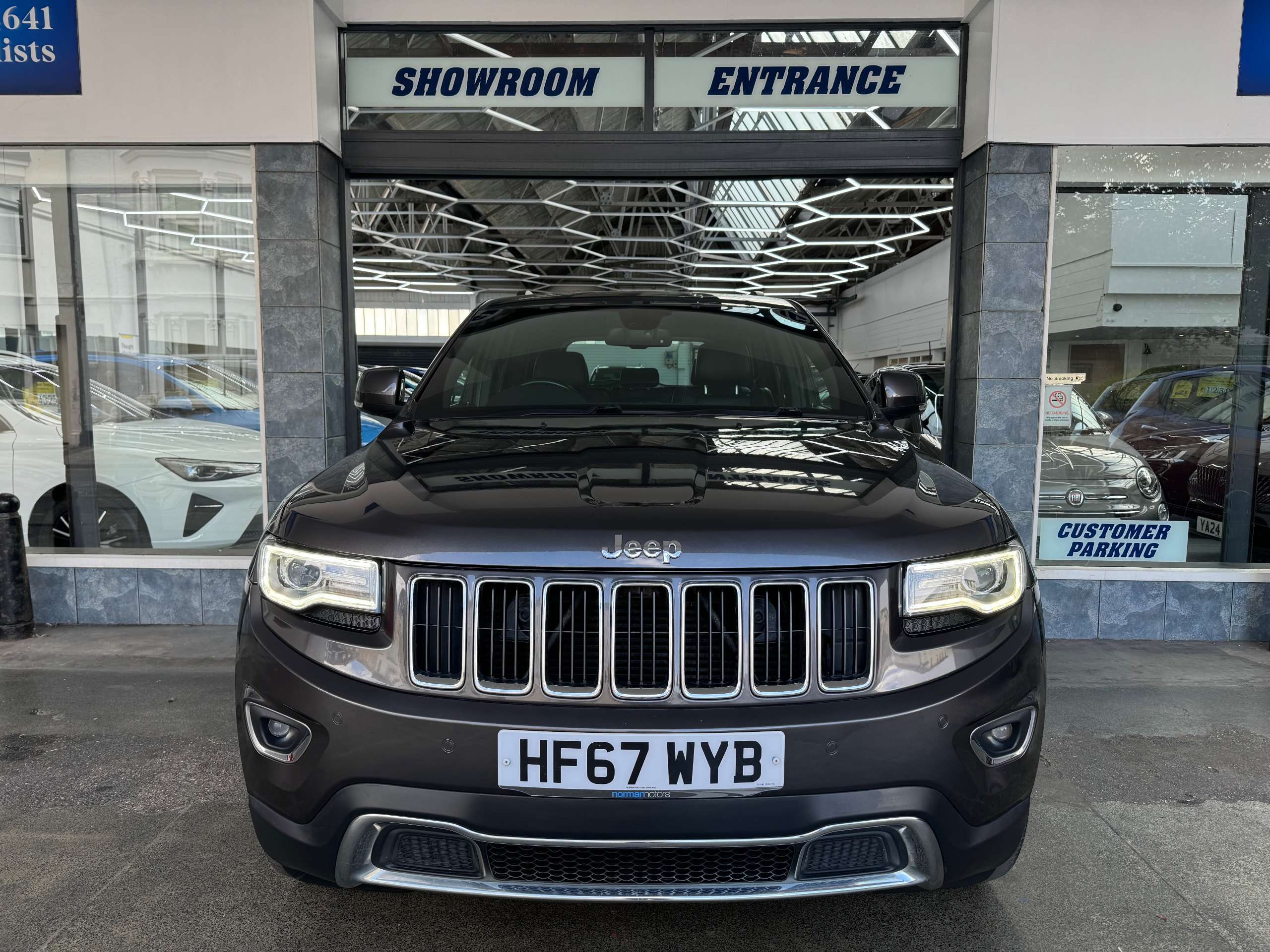 A 2017 JEEP GRAND CHEROKEE 3.0 V6 CRD Limited Plus SUV Diesel Auto 4WD Euro 6 (247 bhp) 5dr A 2017 JEEP GRAND CHEROKEE 3.0 V6 CRD Limited Plus SUV Diesel Auto 4WD Euro 6 (247 bhp) 5dr