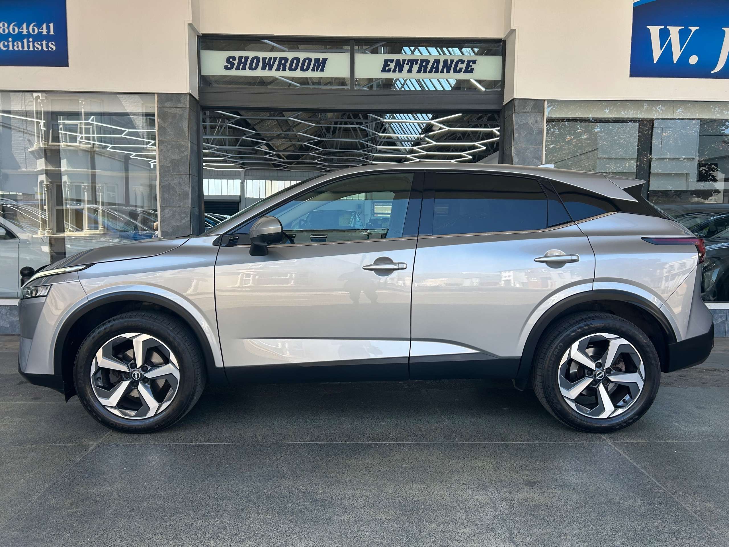 A 2022 NISSAN QASHQAI 1.3 DIG-T MHEV N-Connecta SUV Petrol Hybrid Manual Euro 6 (s/s) (140 ps) 5dr A 2022 NISSAN QASHQAI 1.3 DIG-T MHEV N-Connecta SUV Petrol Hybrid Manual Euro 6 (s/s) (140 ps) 5dr