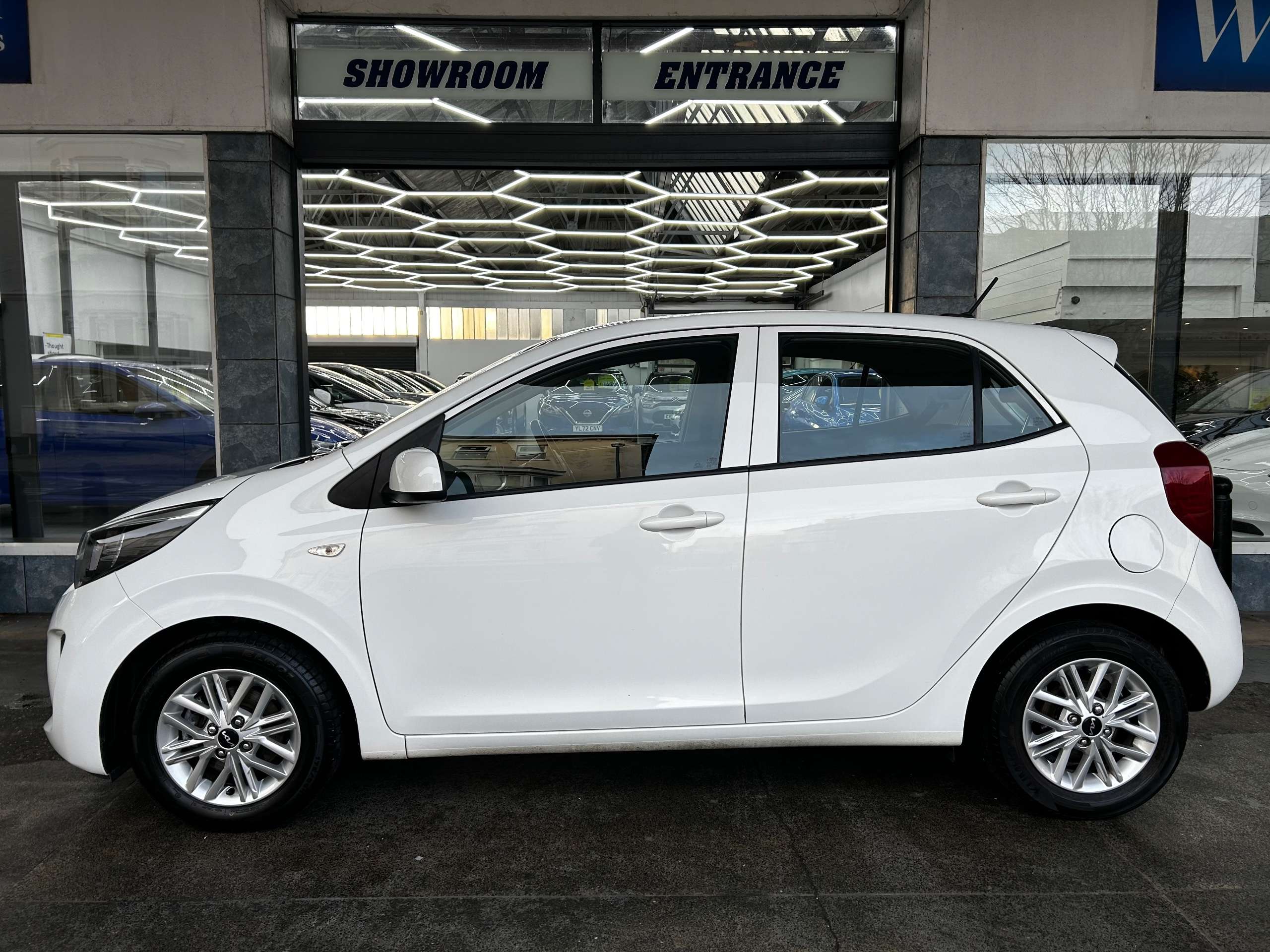 A 2021 KIA PICANTO 1.0 DPi 2 Hatchback Petrol Manual Euro 6 (s/s) (66 bhp) 5dr A 2021 KIA PICANTO 1.0 DPi 2 Hatchback Petrol Manual Euro 6 (s/s) (66 bhp) 5dr