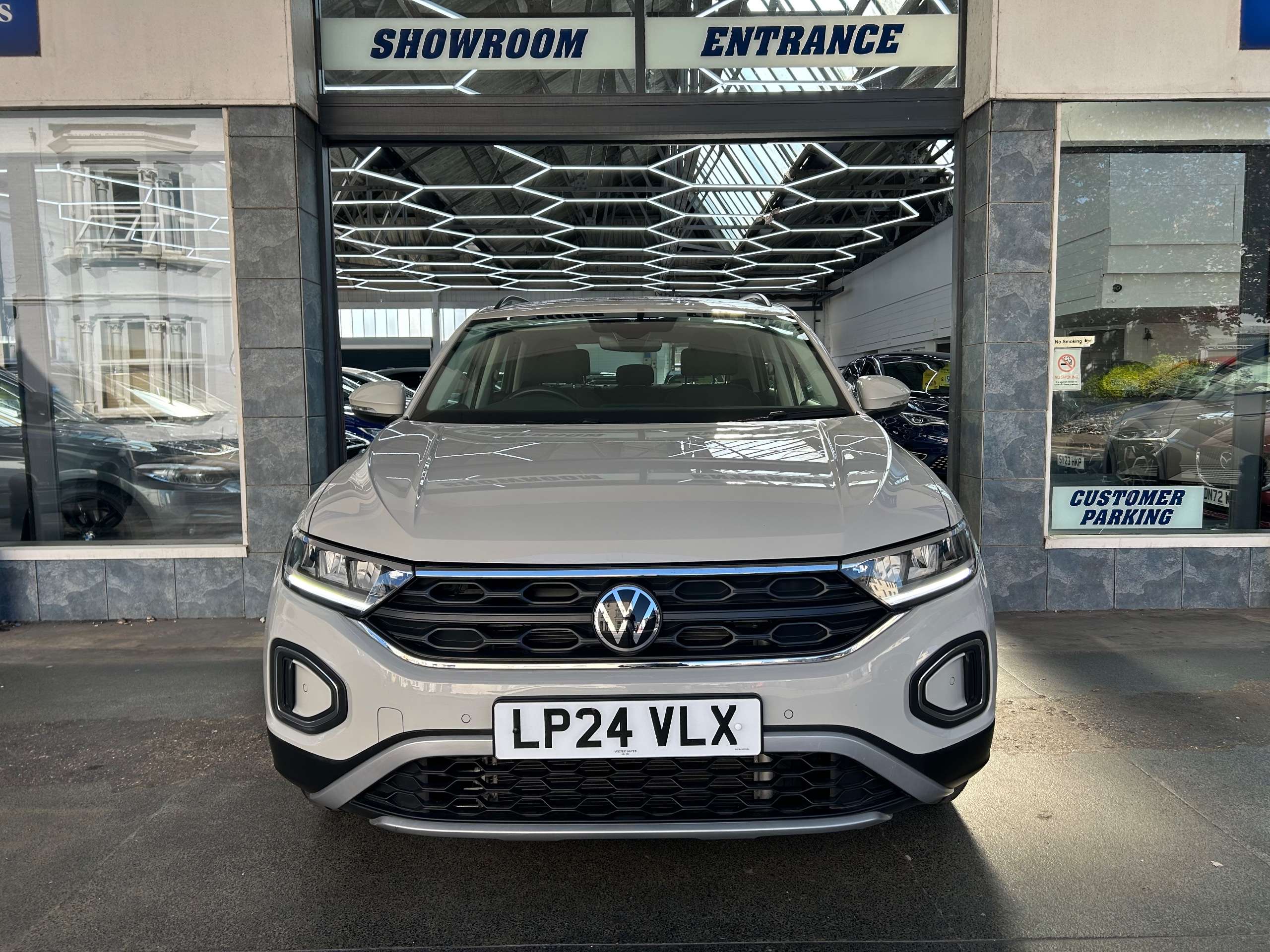A 2024 VOLKSWAGEN T-ROC 1.5 TSI Life SUV Petrol Manual Euro 6 (s/s) (150 ps) 5dr A 2024 VOLKSWAGEN T-ROC 1.5 TSI Life SUV Petrol Manual Euro 6 (s/s) (150 ps) 5dr