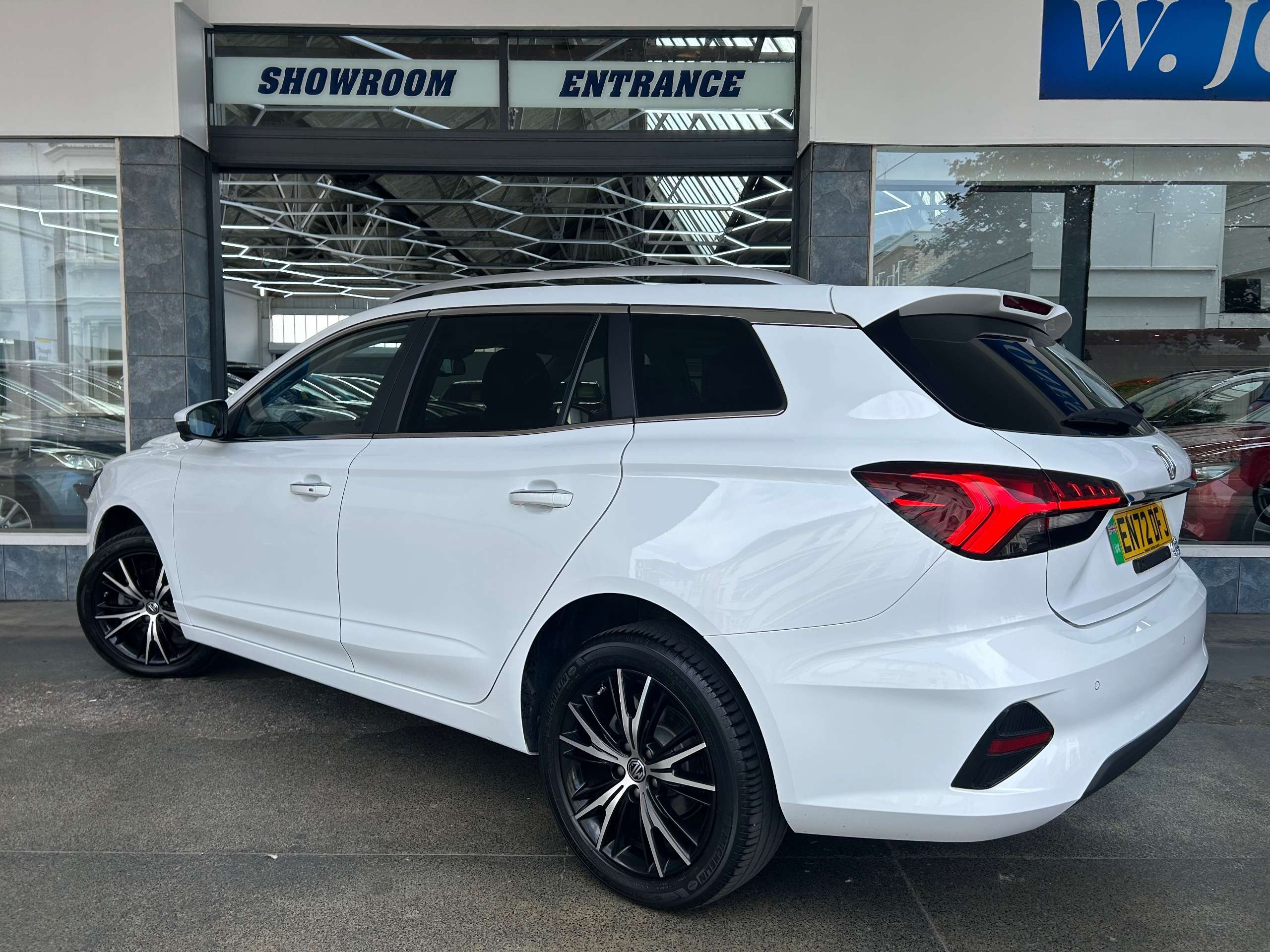 A 2022 MG MG5 61.1kWh Trophy Long Range Estate Electric Auto (156 ps) 5dr A 2022 MG MG5 61.1kWh Trophy Long Range Estate Electric Auto (156 ps) 5dr