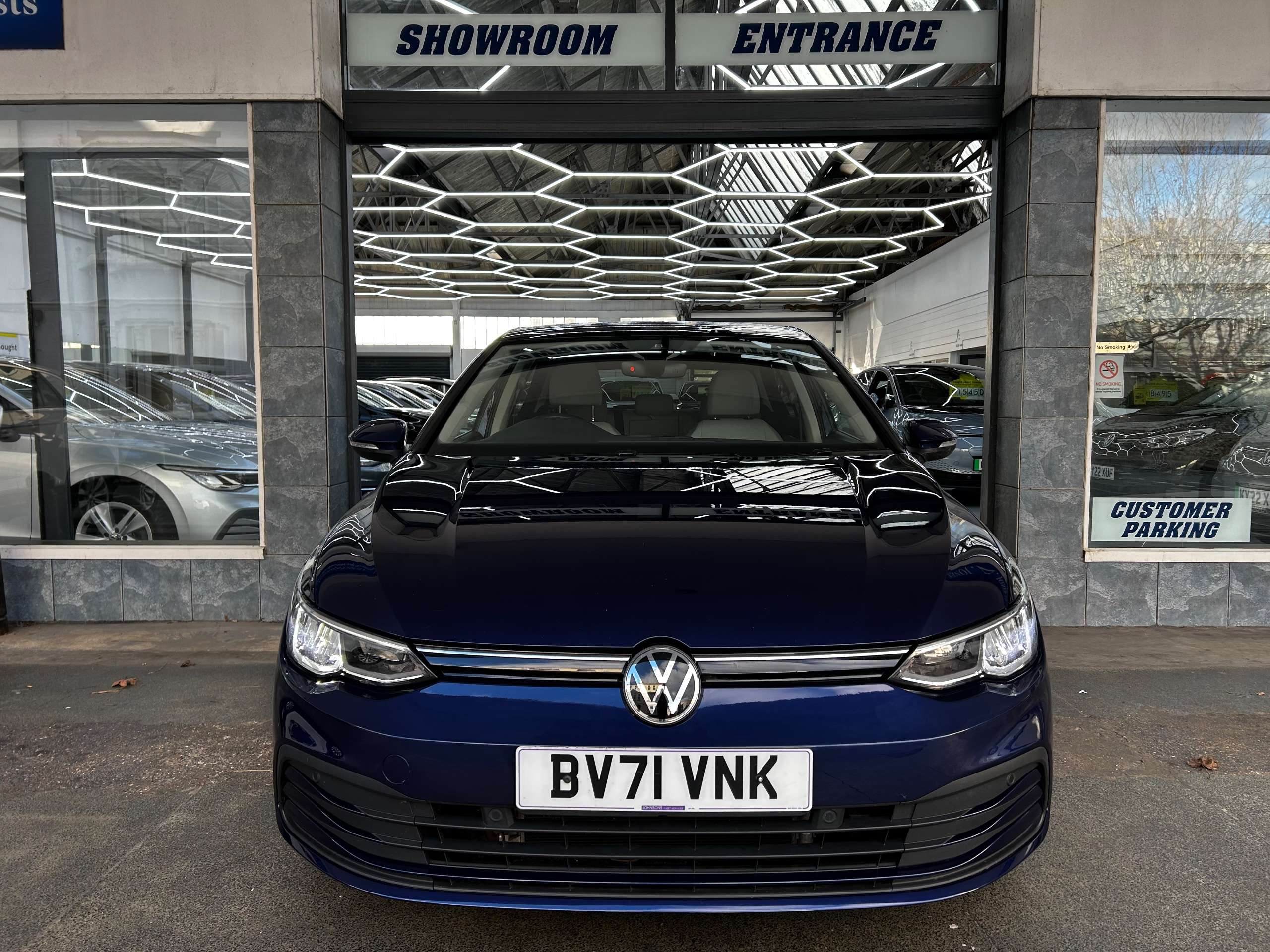 A 2021 VOLKSWAGEN GOLF 1.5 TSI Life Hatchback Petrol Manual Euro 6 (s/s) (130 ps) 5dr A 2021 VOLKSWAGEN GOLF 1.5 TSI Life Hatchback Petrol Manual Euro 6 (s/s) (130 ps) 5dr