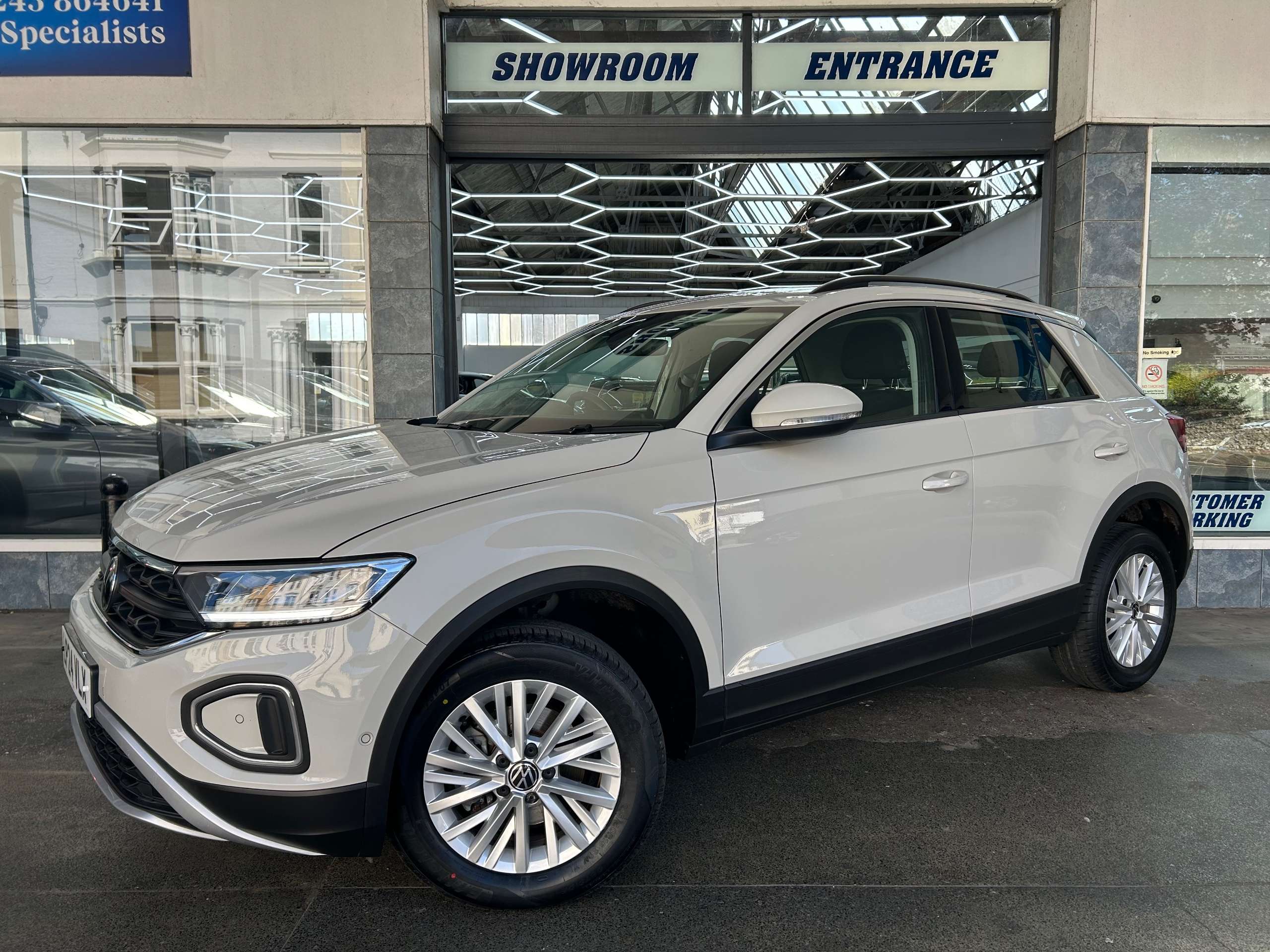 A 2024 VOLKSWAGEN T-ROC 1.5 TSI Life SUV Petrol Manual Euro 6 (s/s) (150 ps) 5dr A 2024 VOLKSWAGEN T-ROC 1.5 TSI Life SUV Petrol Manual Euro 6 (s/s) (150 ps) 5dr