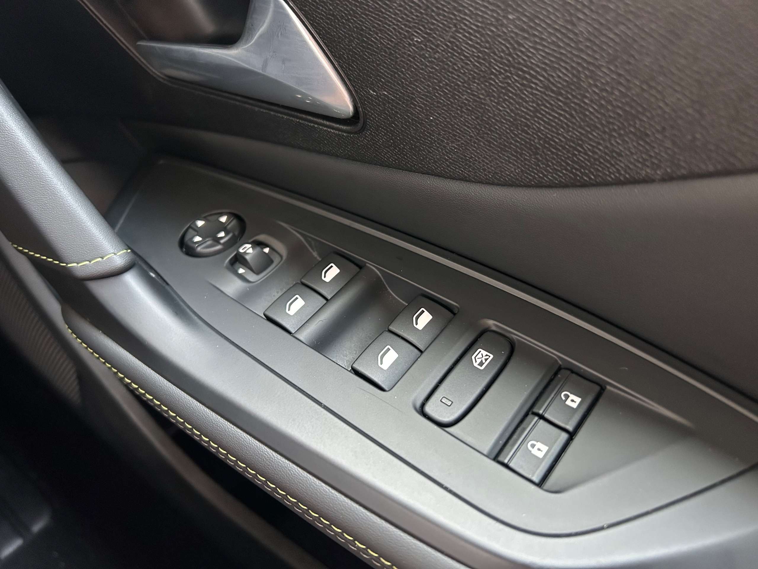 2024 PEUGEOT 408 2024 PEUGEOT 408