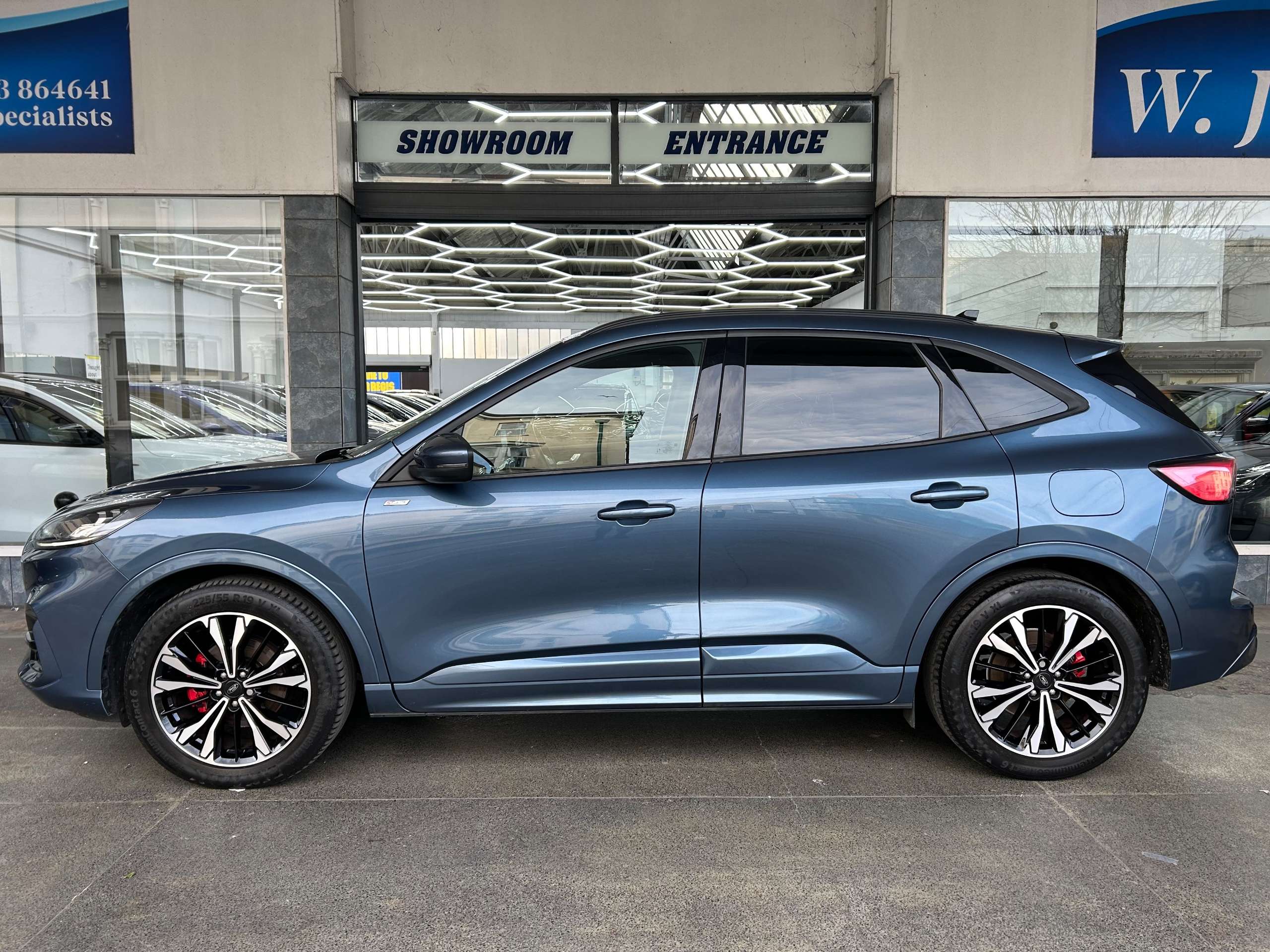 A 2022 FORD KUGA 2.5h Duratec ST-Line X Edition SUV Petrol Hybrid CVT Euro 6 (s/s) (190 ps) 5dr A 2022 FORD KUGA 2.5h Duratec ST-Line X Edition SUV Petrol Hybrid CVT Euro 6 (s/s) (190 ps) 5dr