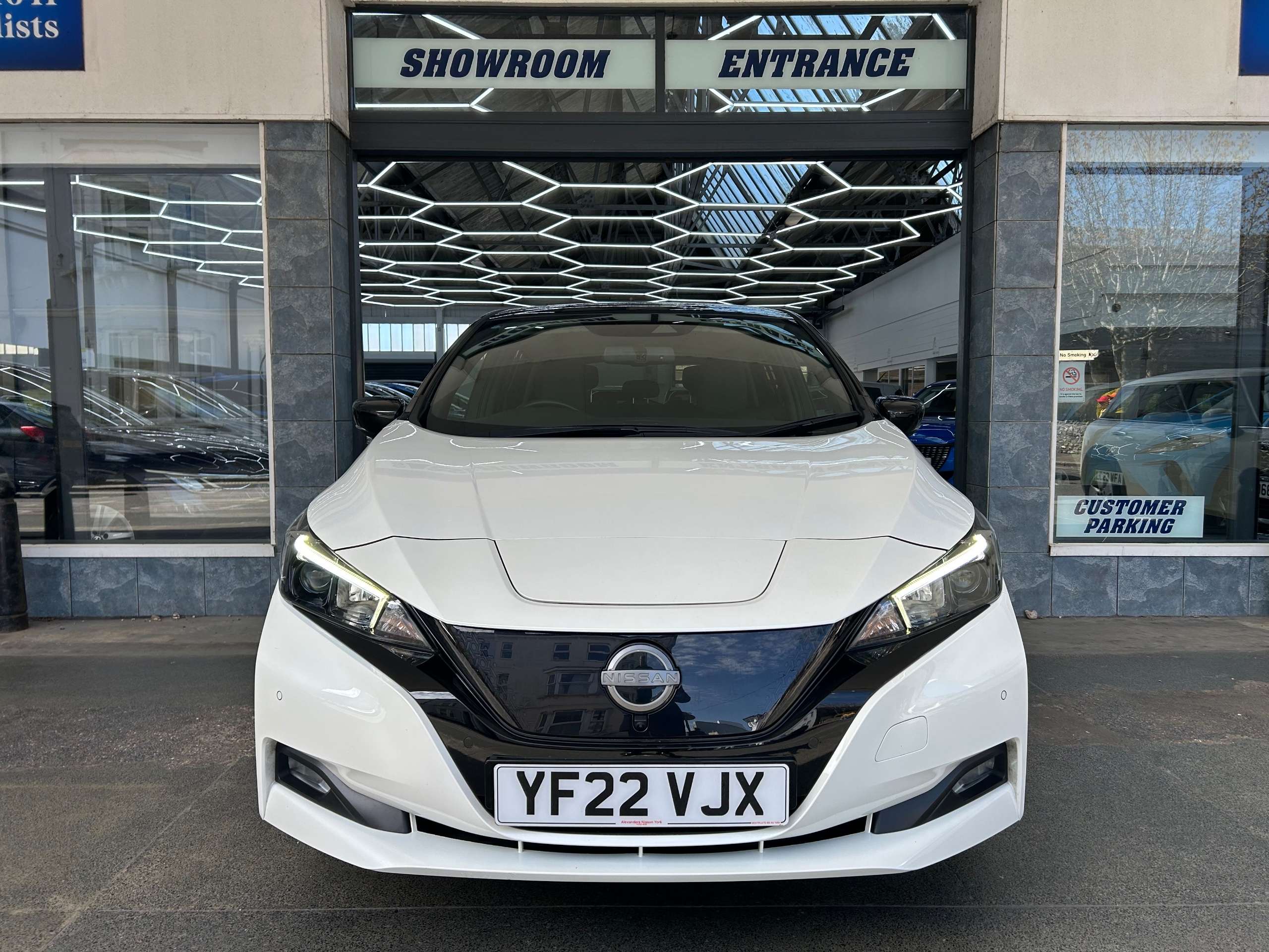 A 2022 NISSAN LEAF 39kWh N-Connecta Hatchback Electric Auto (150 ps) 5dr A 2022 NISSAN LEAF 39kWh N-Connecta Hatchback Electric Auto (150 ps) 5dr