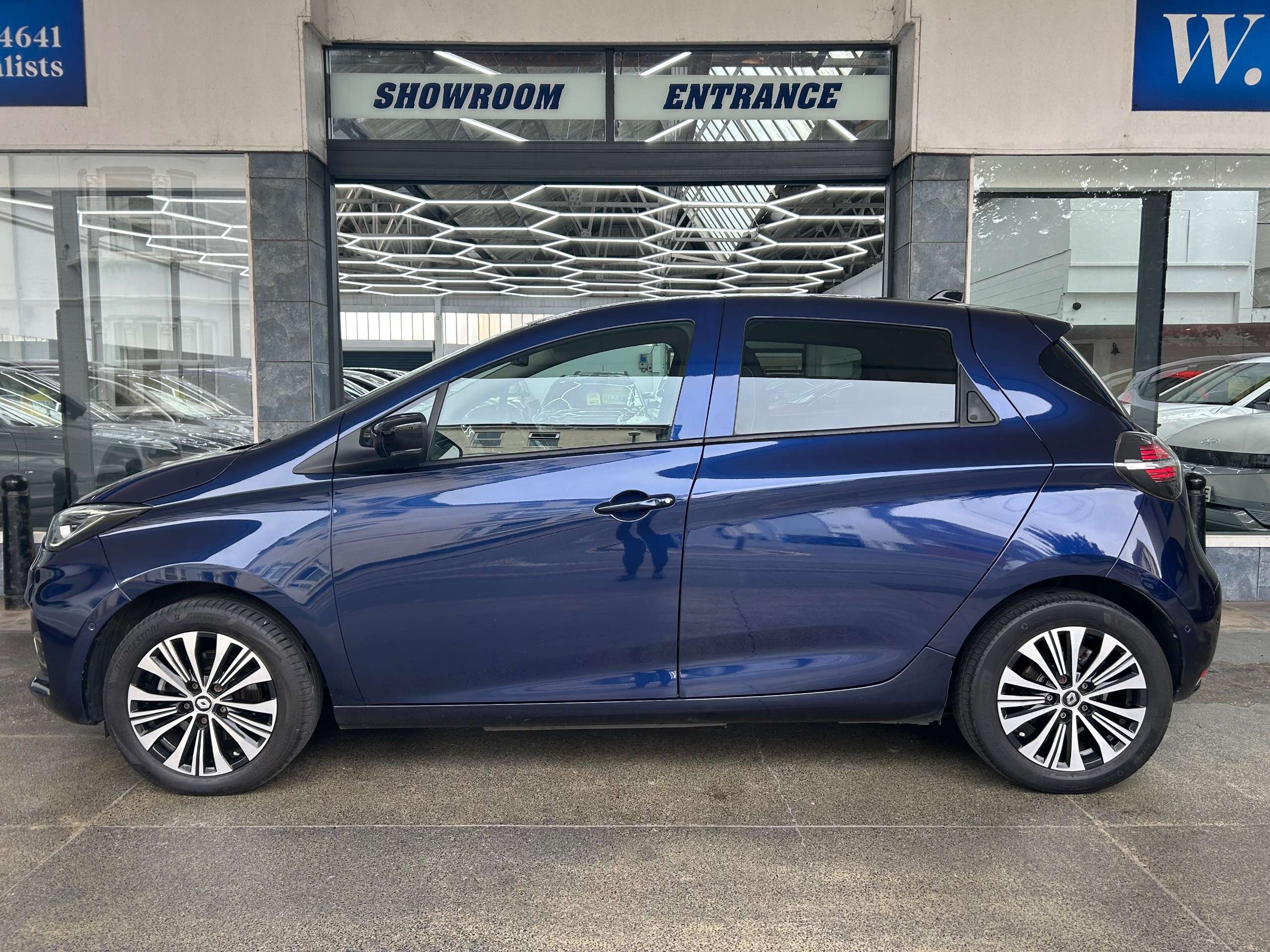 A 2022 RENAULT ZOE R135 EV50 52kWh Techno Hatchback Electric Auto (Boost Charge) (134 bhp) 5dr A 2022 RENAULT ZOE R135 EV50 52kWh Techno Hatchback Electric Auto (Boost Charge) (134 bhp) 5dr