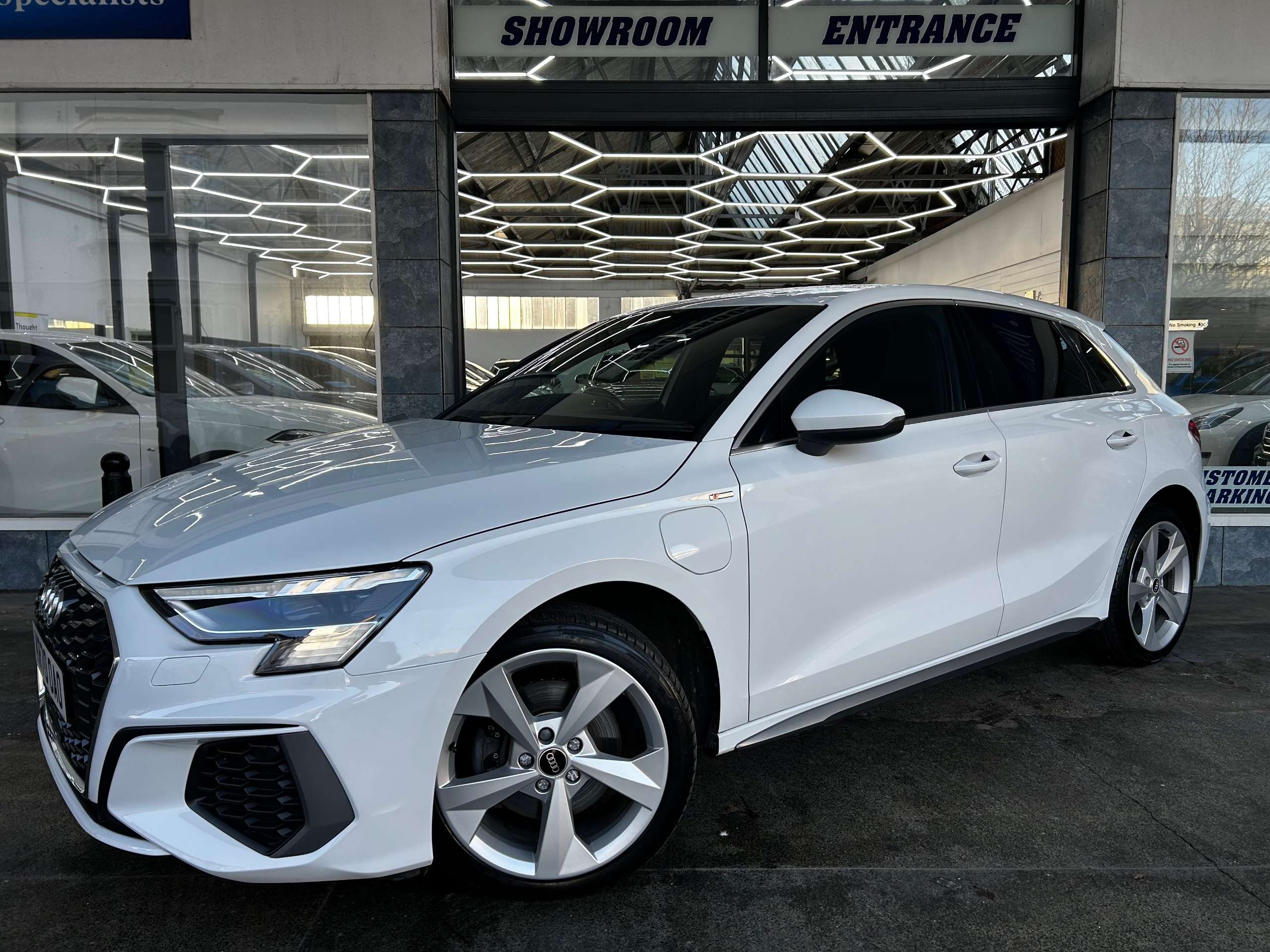 A 2020 AUDI A3 1.4 TFSIe 40 S line Sportback Petrol Plug-in Hybrid S Tronic Euro 6 (s/s) 13kWh (204 ps) 5dr A 2020 AUDI A3 1.4 TFSIe 40 S line Sportback Petrol Plug-in Hybrid S Tronic Euro 6 (s/s) 13kWh (204 ps) 5dr