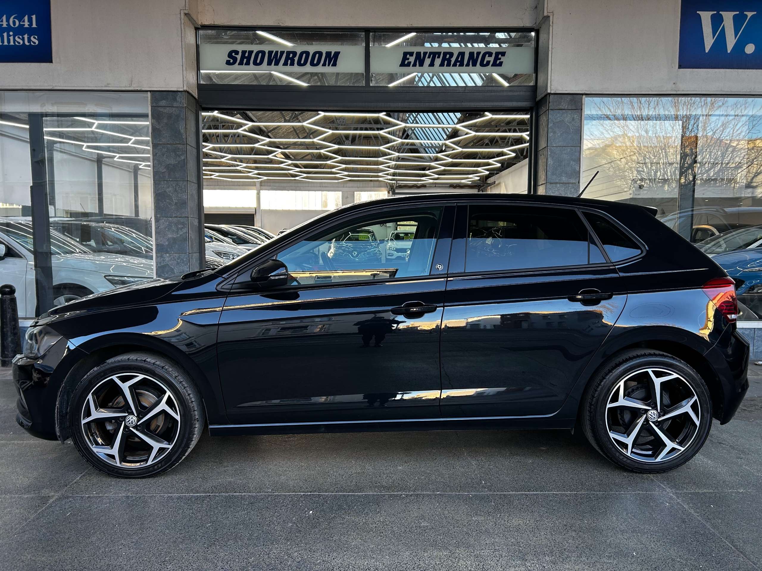 A 2018 VOLKSWAGEN POLO 1.0 TSI GPF beats Hatchback Petrol Manual Euro 6 (s/s) (95 ps) 5dr A 2018 VOLKSWAGEN POLO 1.0 TSI GPF beats Hatchback Petrol Manual Euro 6 (s/s) (95 ps) 5dr