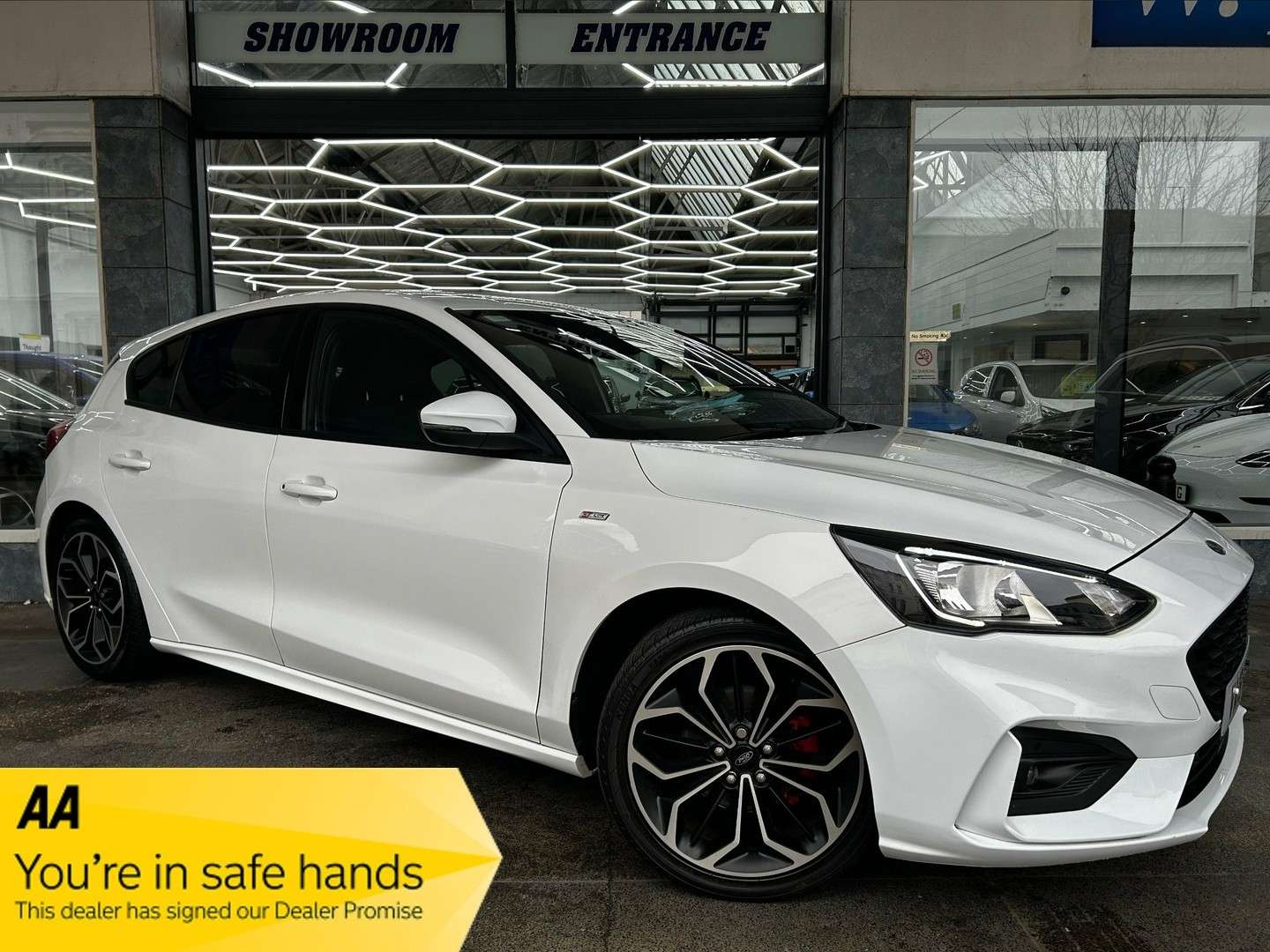A 2019 FORD FOCUS 1.0T EcoBoost ST-Line X Hatchback Petrol Manual Euro 6 (s/s) (125 ps) 5dr A 2019 FORD FOCUS 1.0T EcoBoost ST-Line X Hatchback Petrol Manual Euro 6 (s/s) (125 ps) 5dr