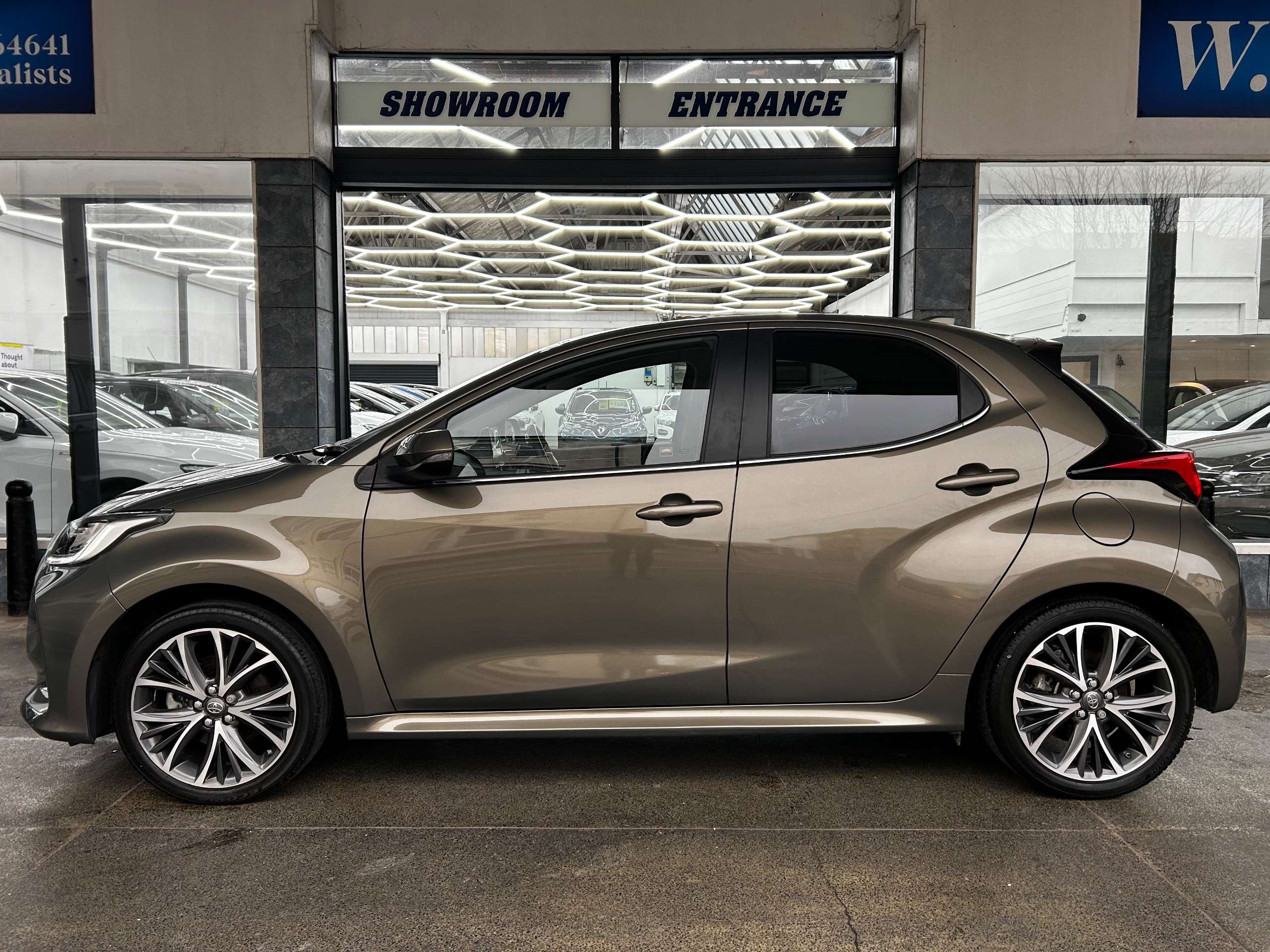 A 2023 TOYOTA YARIS 1.5 VVT-h Excel Hatchback Petrol Hybrid E-CVT Euro 6 (s/s) (116 ps) 5dr A 2023 TOYOTA YARIS 1.5 VVT-h Excel Hatchback Petrol Hybrid E-CVT Euro 6 (s/s) (116 ps) 5dr